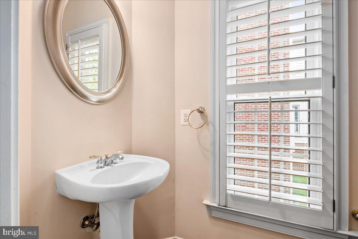 WILSHYRE OF MCLEAN - Residential