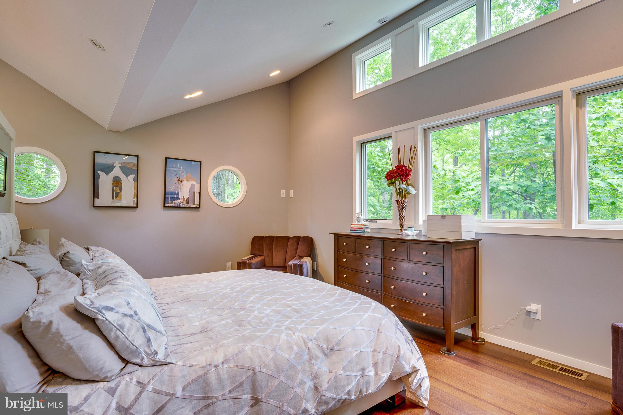 RESTON - Residential