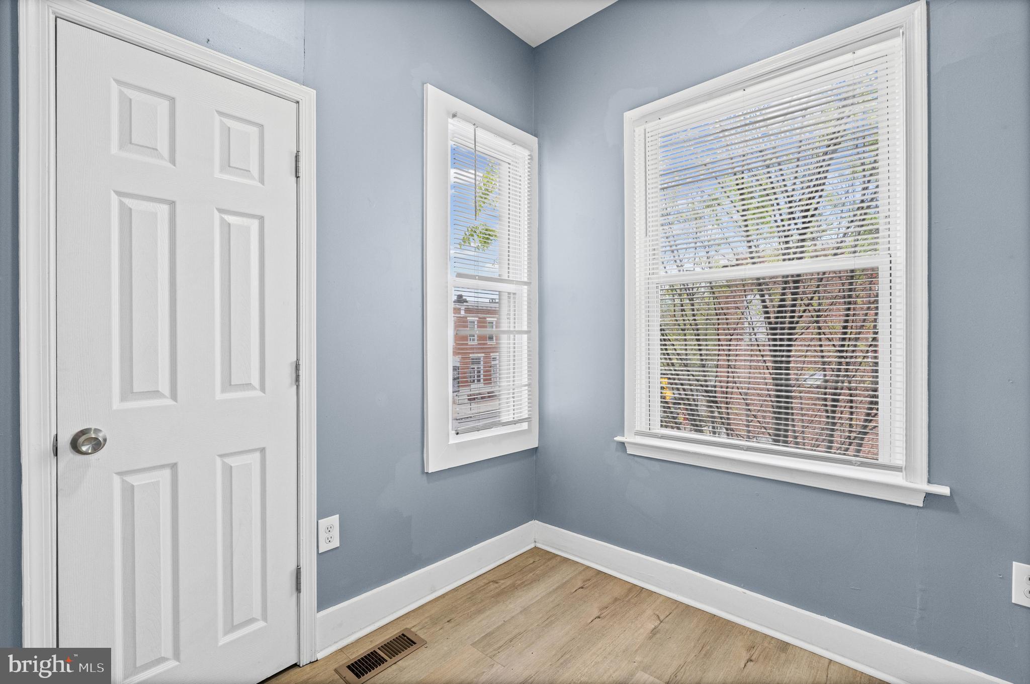 ELLWOOD PARK - Residential