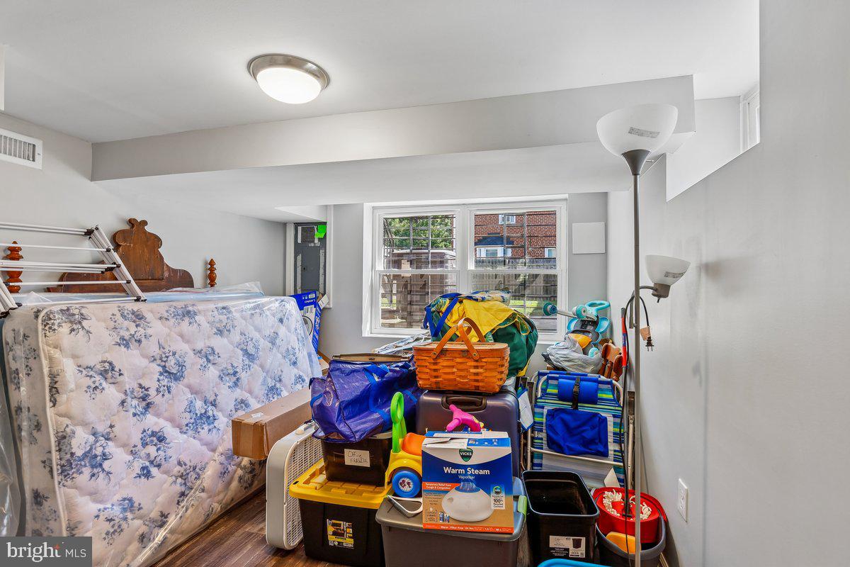 WEST HILLS - Residential