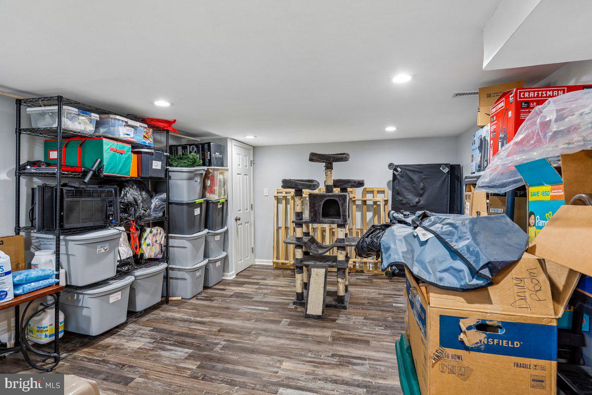 WEST HILLS - Residential