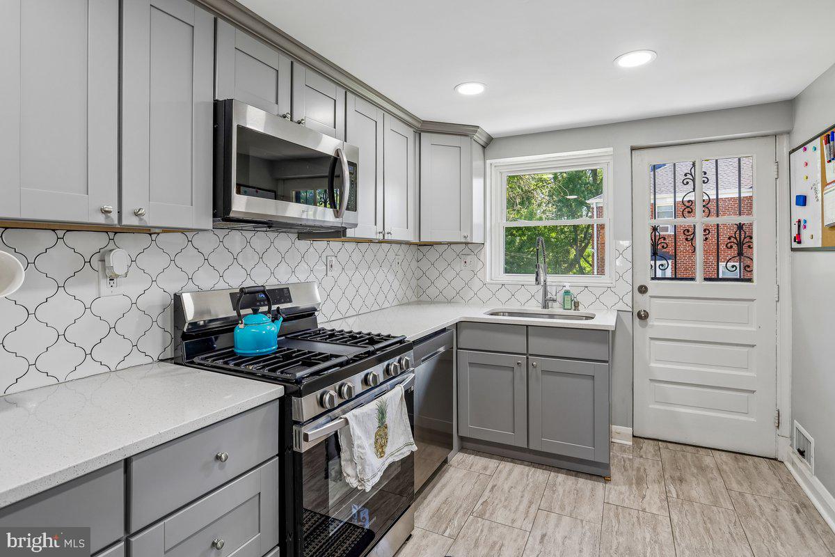 WEST HILLS - Residential