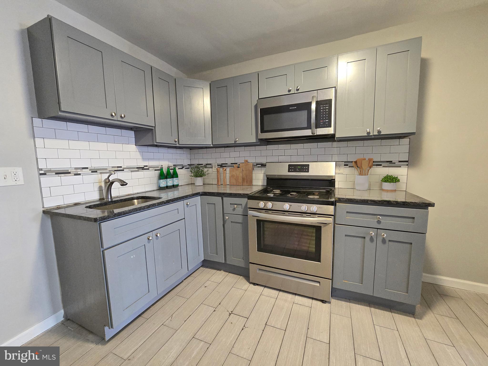 PORT RICHMOND - Residential
