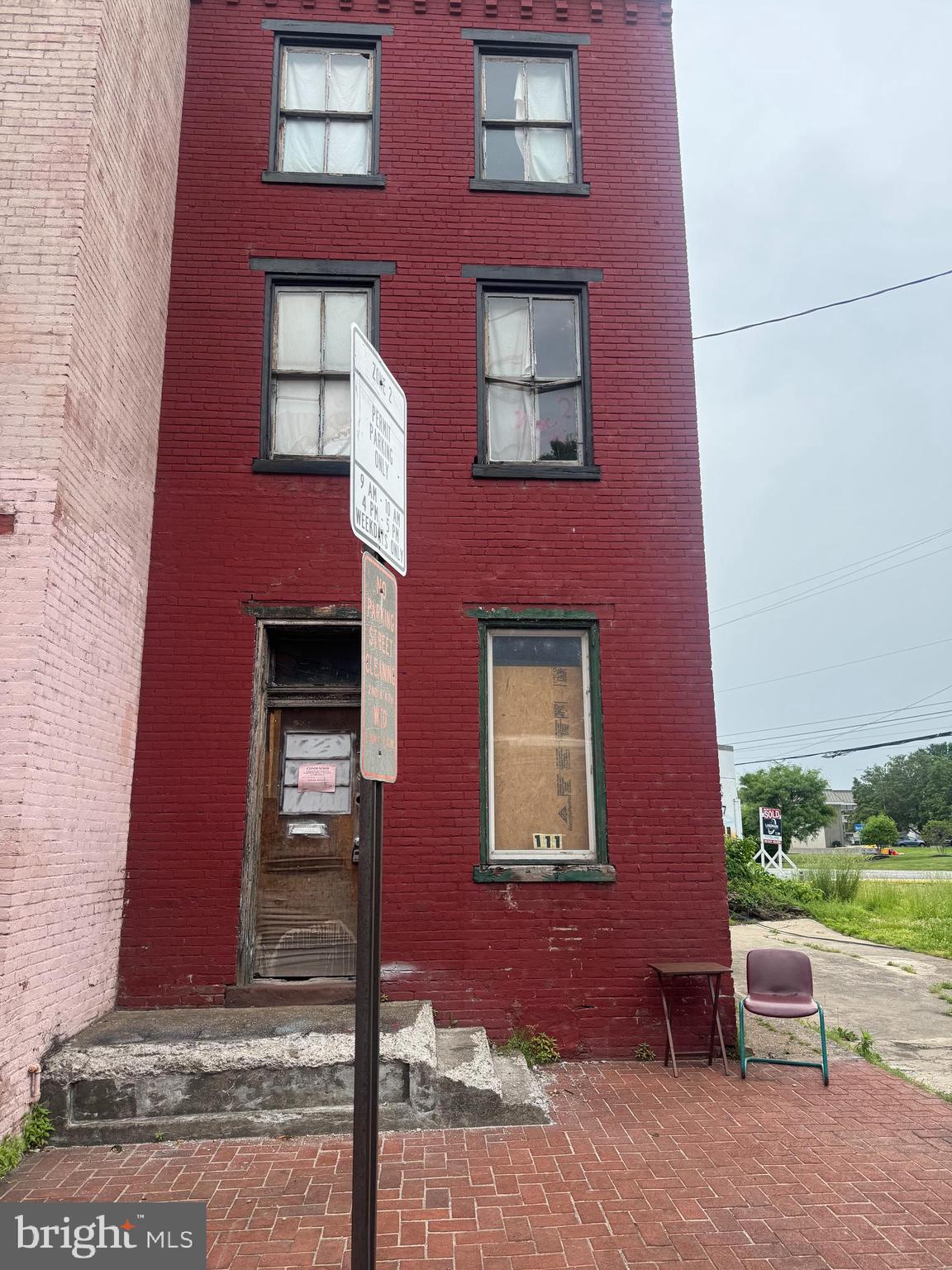 Investor special in prime downtown Harrisburg location with exceptional upside potential. Situated just steps from the hospital and minutes from downtown amenities, this property offers strong rental demand and long term appreciation potential. Convenient access to Interstate 83 supports commuter appeal, while nearby employment centers, dining, and entertainment enhance tenant desirability. The Riverfront Capital Area Greenbelt adds additional lifestyle value, making this an attractive location for both long term and short term rental strategies. The property is ready for renovation and is ideal for investors seeking a value add project. Bring your contractor and vision to unlock equity through updates, repositioning, or full redevelopment strategy. Solid location fundamentals make this a strong candidate for buy and hold, fix and flip, or portfolio expansion. Opportunities like this in a high demand downtown corridor are limited perfect for investors looking to capitalize on location driven returns.