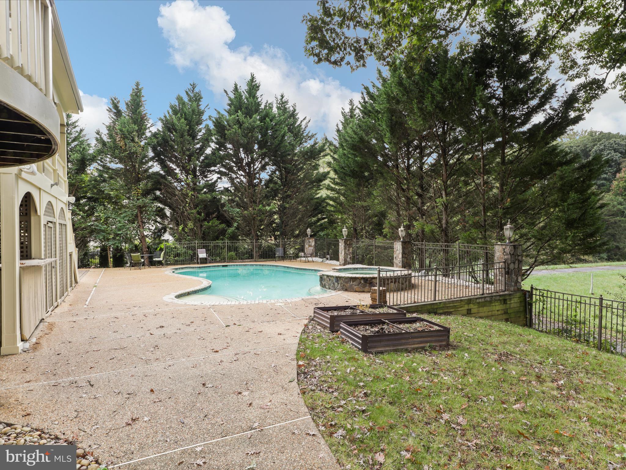 HUNTER MILL ESTATES - Residential