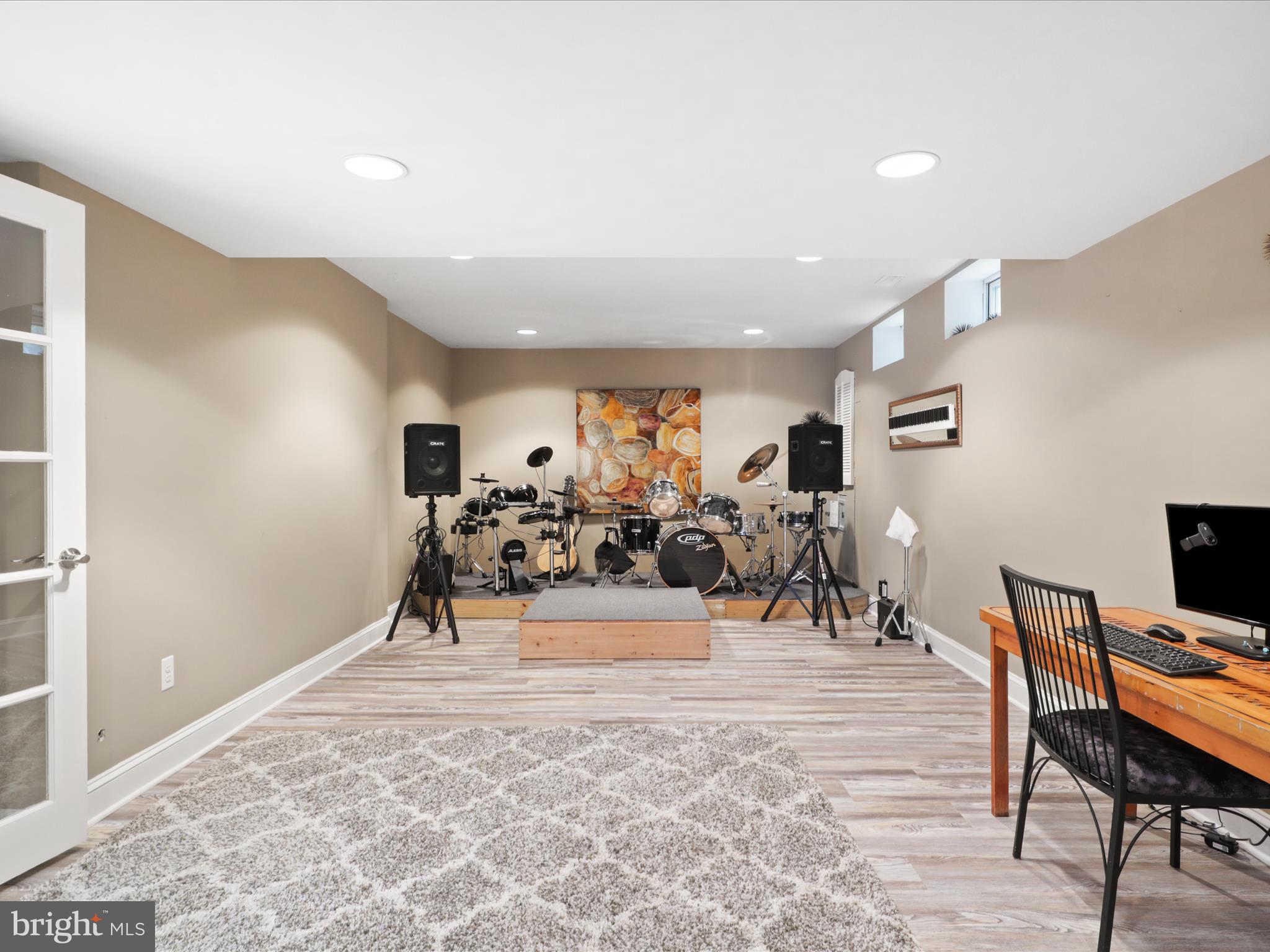 HUNTER MILL ESTATES - Residential