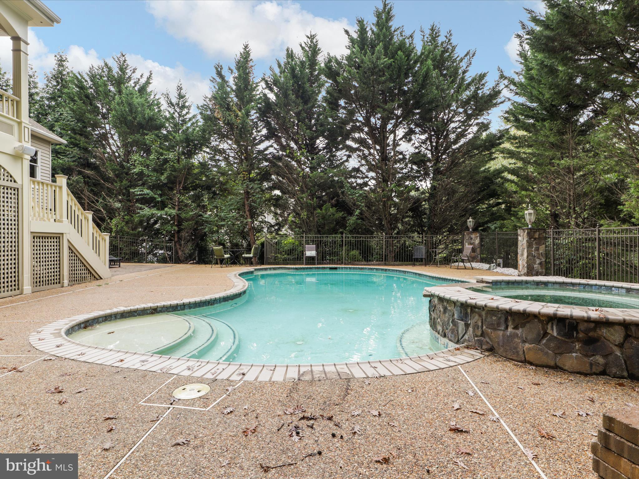 HUNTER MILL ESTATES - Residential