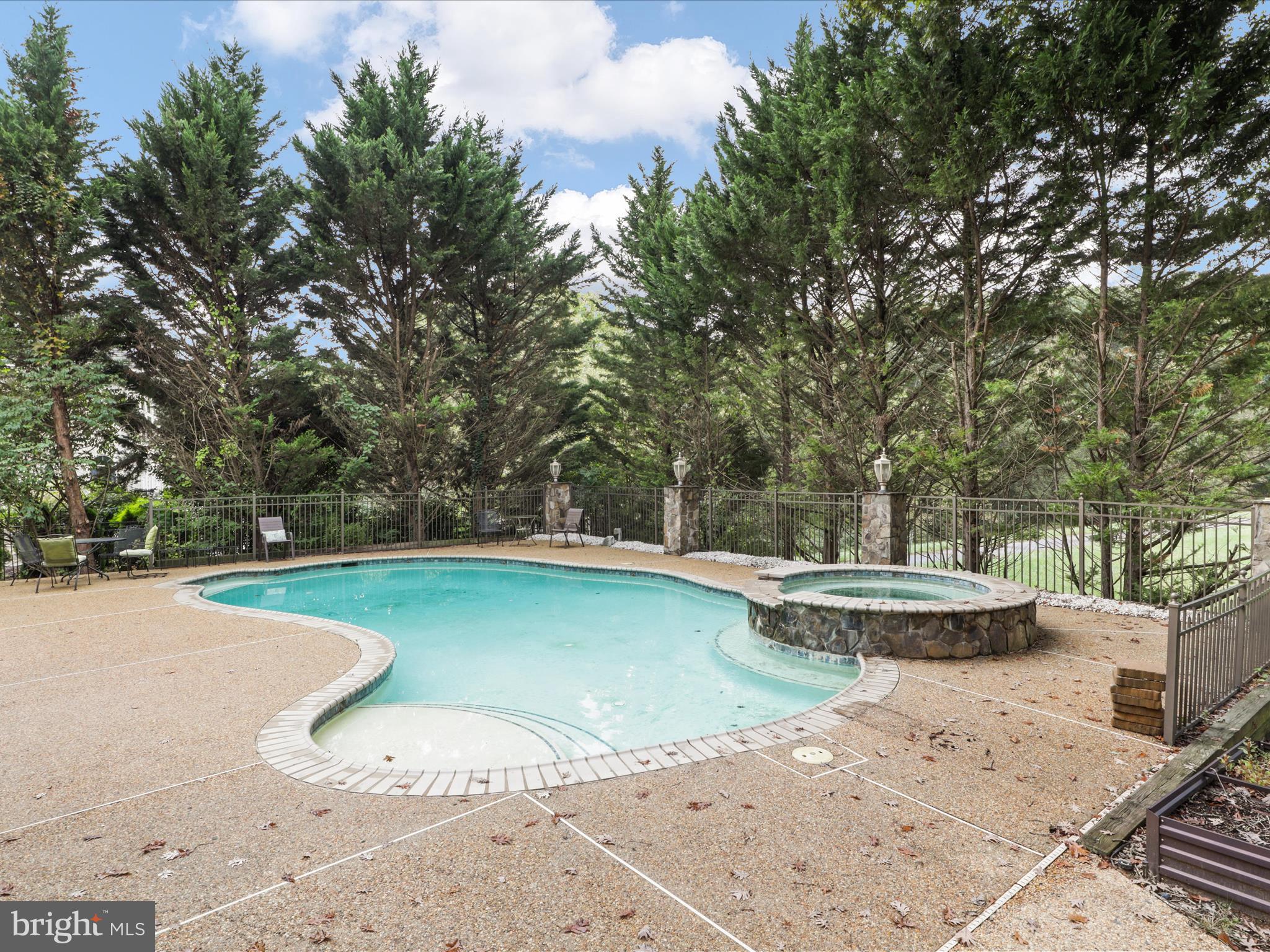 HUNTER MILL ESTATES - Residential