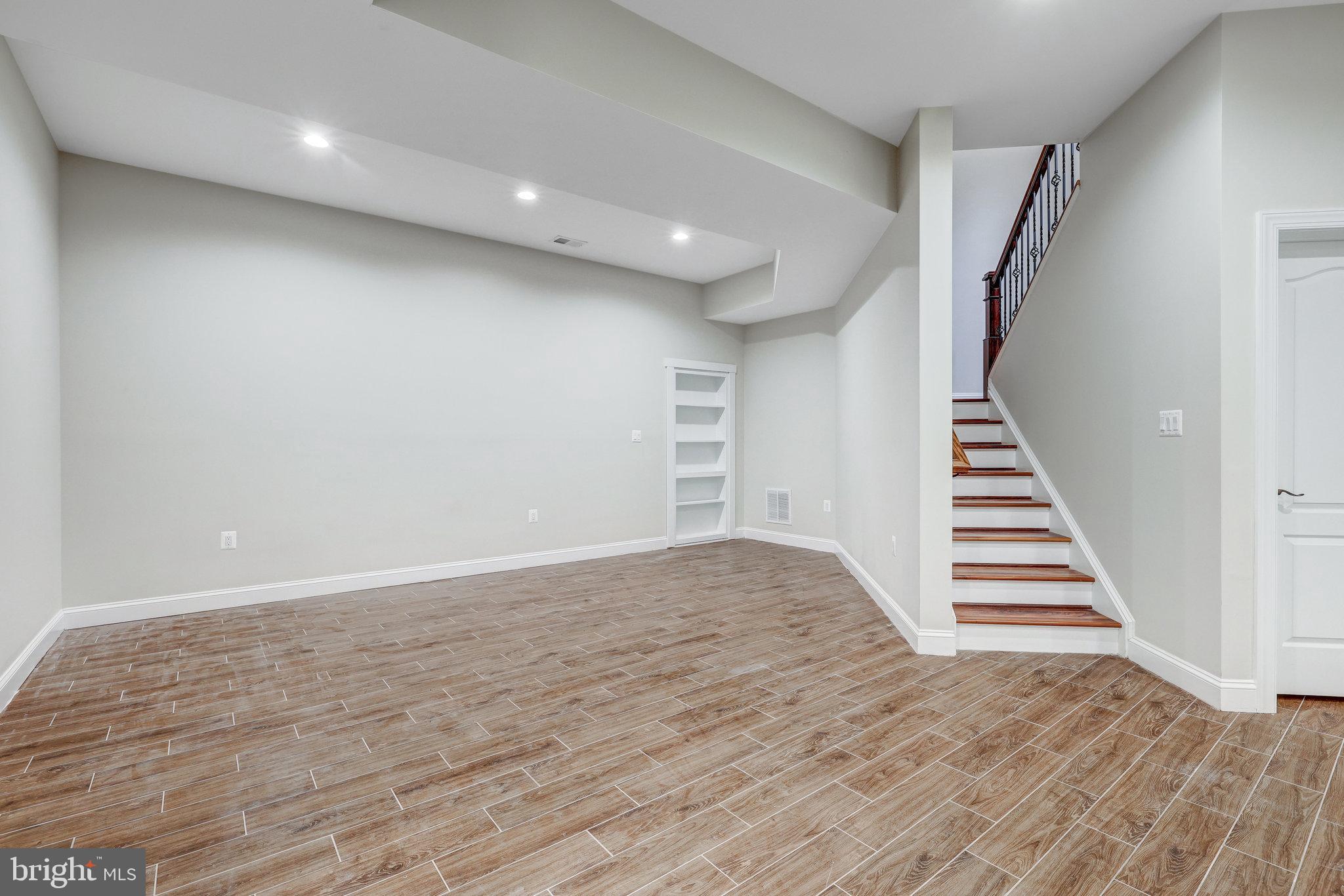 CHESTERBROOK WOODS - Residential Lease