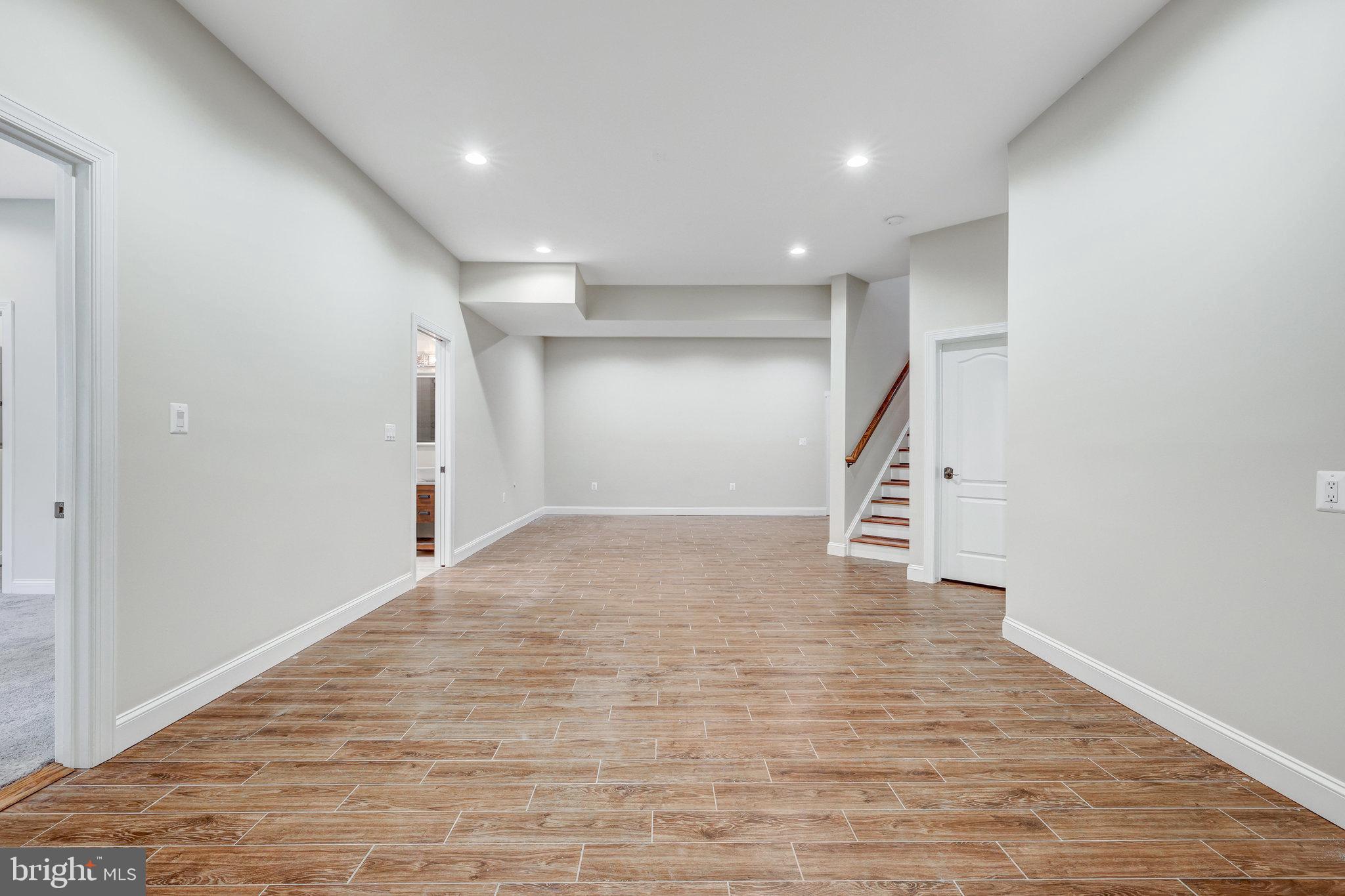 CHESTERBROOK WOODS - Residential Lease
