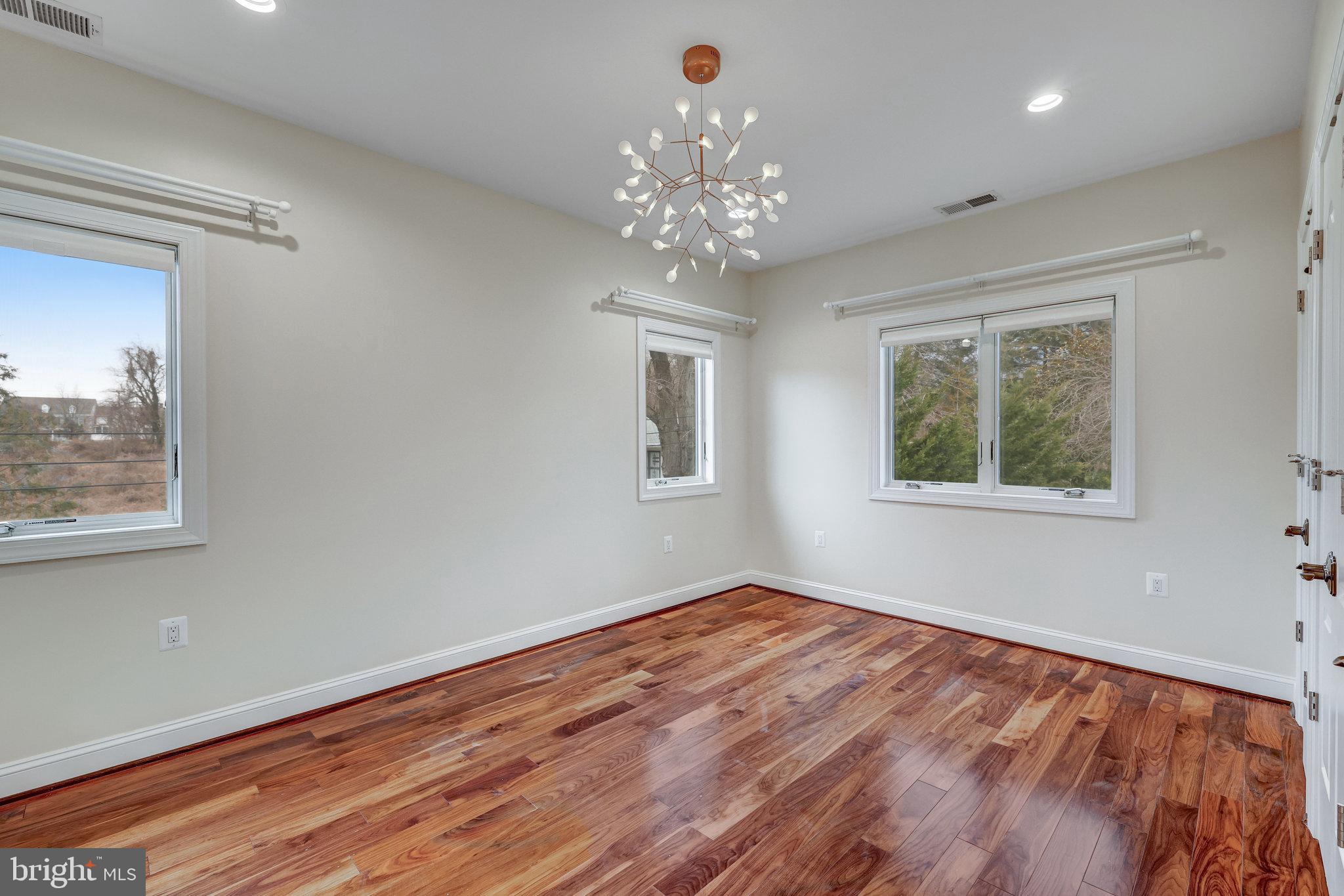 CHESTERBROOK WOODS - Residential Lease