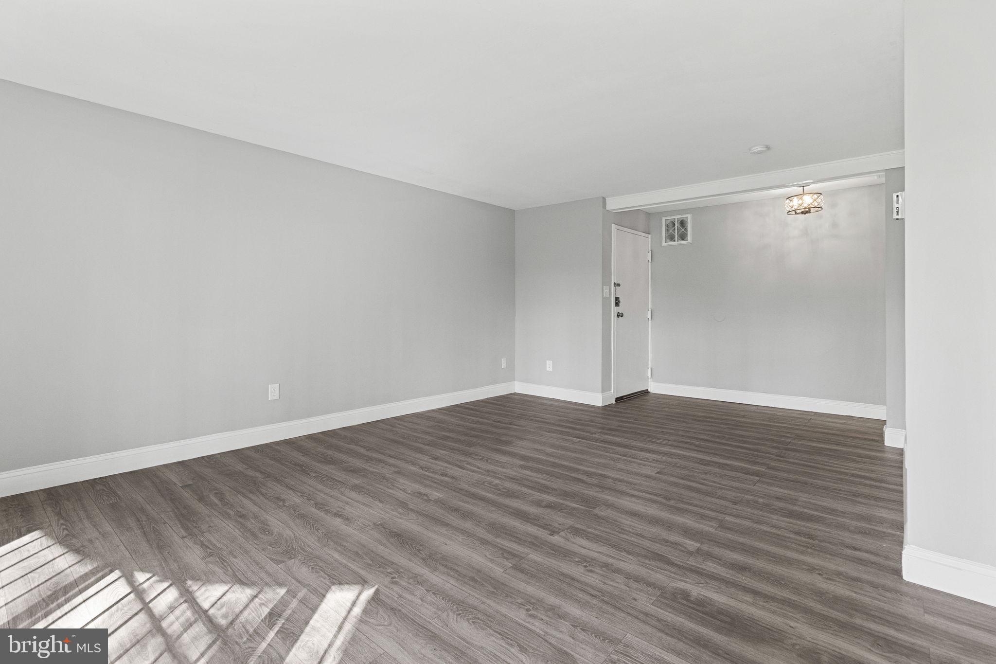 HUNTLEY SQUARE CONDOMINIUMS - Residential