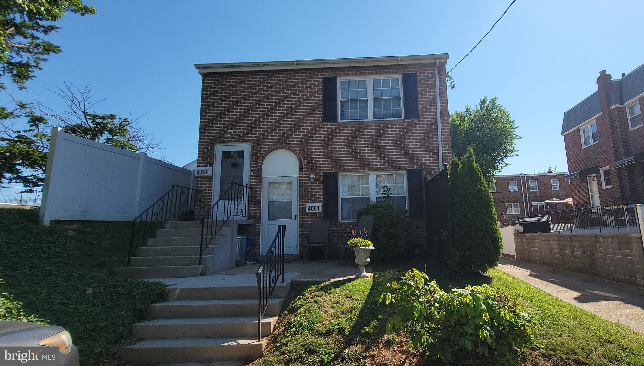 Beautiful 2+2  Mayfair Brick Single Dulex w/ Fenced yard! Front Patio greets you to 1st floor unit entrance into Spacious Livingroom, Dinning area adjacent to newly renovated kitchen w/ solid wood shaker cabinets, quartz countertops,  ceramic tile backsplash, space saver over the range microwave, new range/oven and refrigerator., ceramic tile bath l, 2 nice bedrooms and utilityroom w/ laundry hook ups complete 1st level.  2nd floor unit has, spacious Livingroom, Dinning area, open kitchen,  bath, 2 bedrooms an utiility room. Additional features include, Central Air, Driveway for off street parking, and nice size rear fenced yard.  This rarley offered Single Duplex is ideal for either investor or Owner occupant looking for Multi-family living. Great location close to transportation!