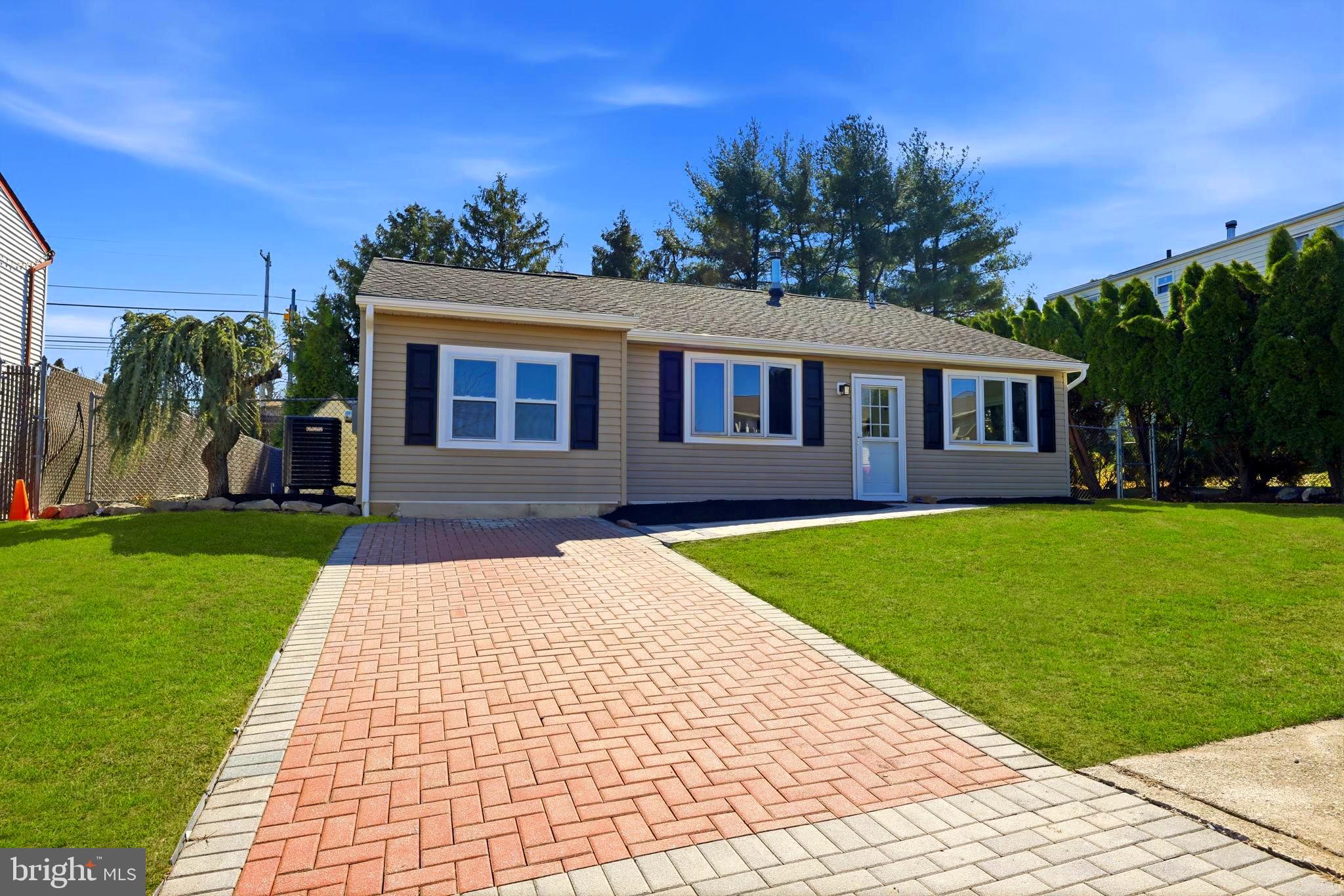 COUNTRY VIL AT CTR - Residential