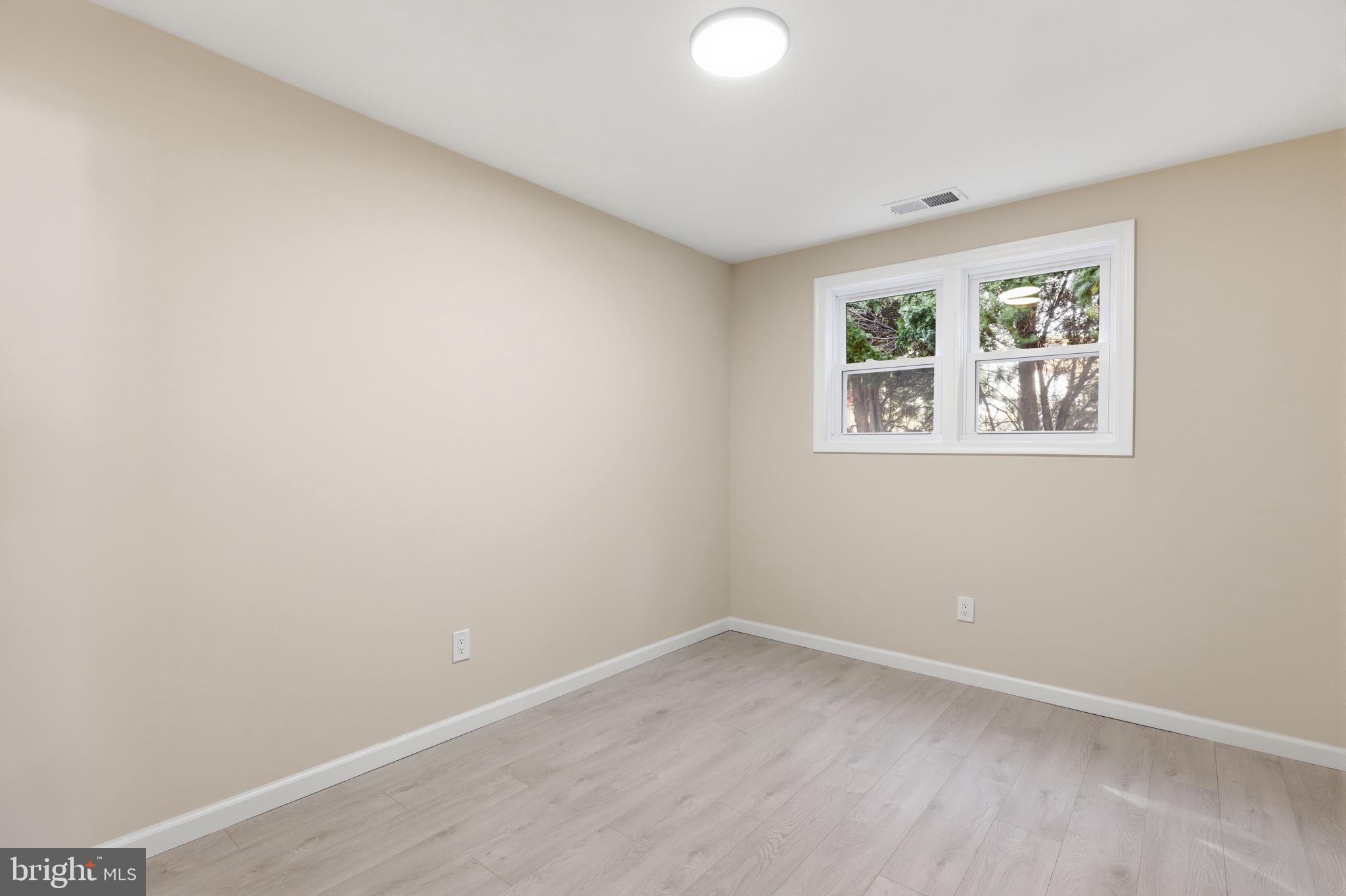 COUNTRY VIL AT CTR - Residential