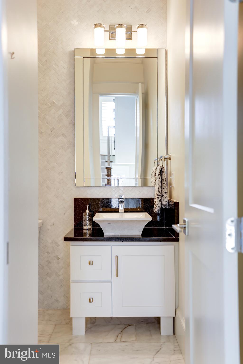 BROYHILLS MCLEAN ESTATES - Residential