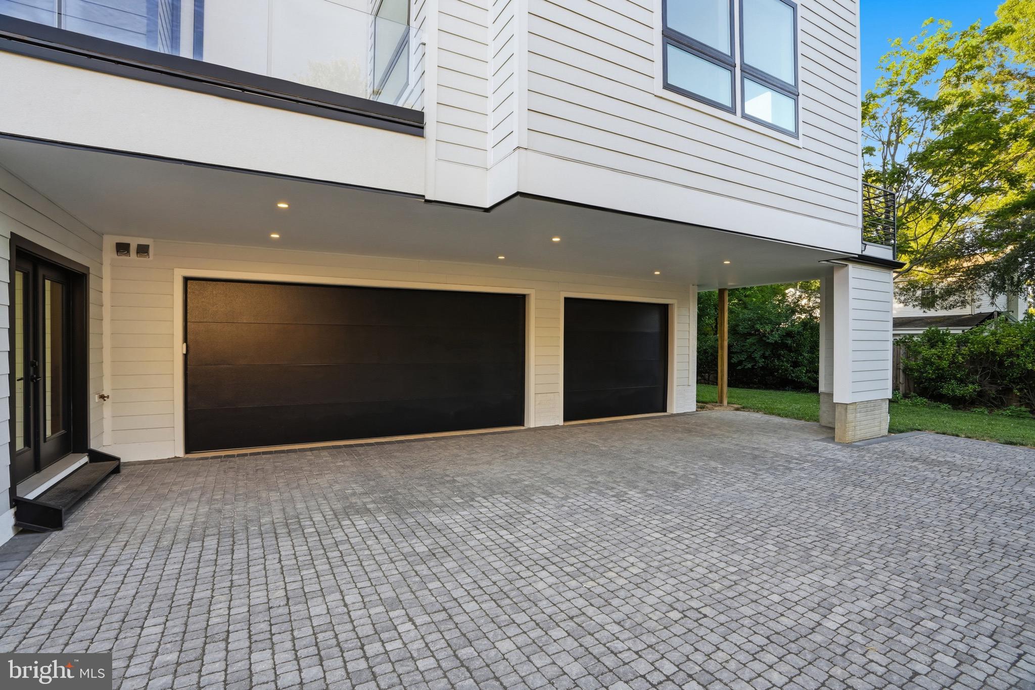 BROYHILLS MCLEAN ESTATES - Residential