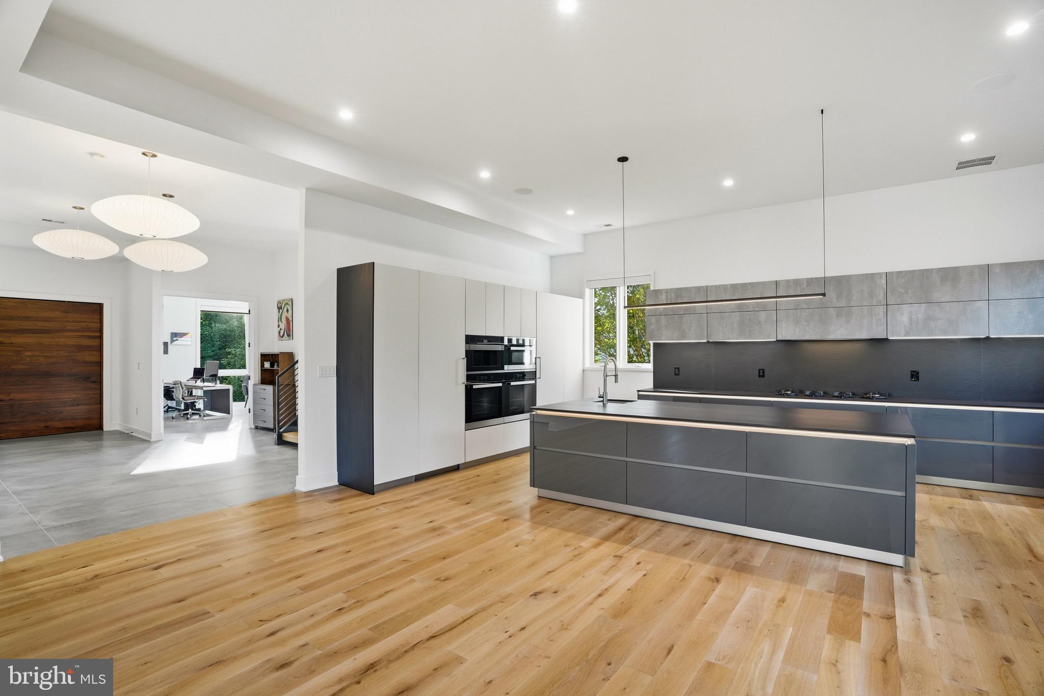 BROYHILLS MCLEAN ESTATES - Residential