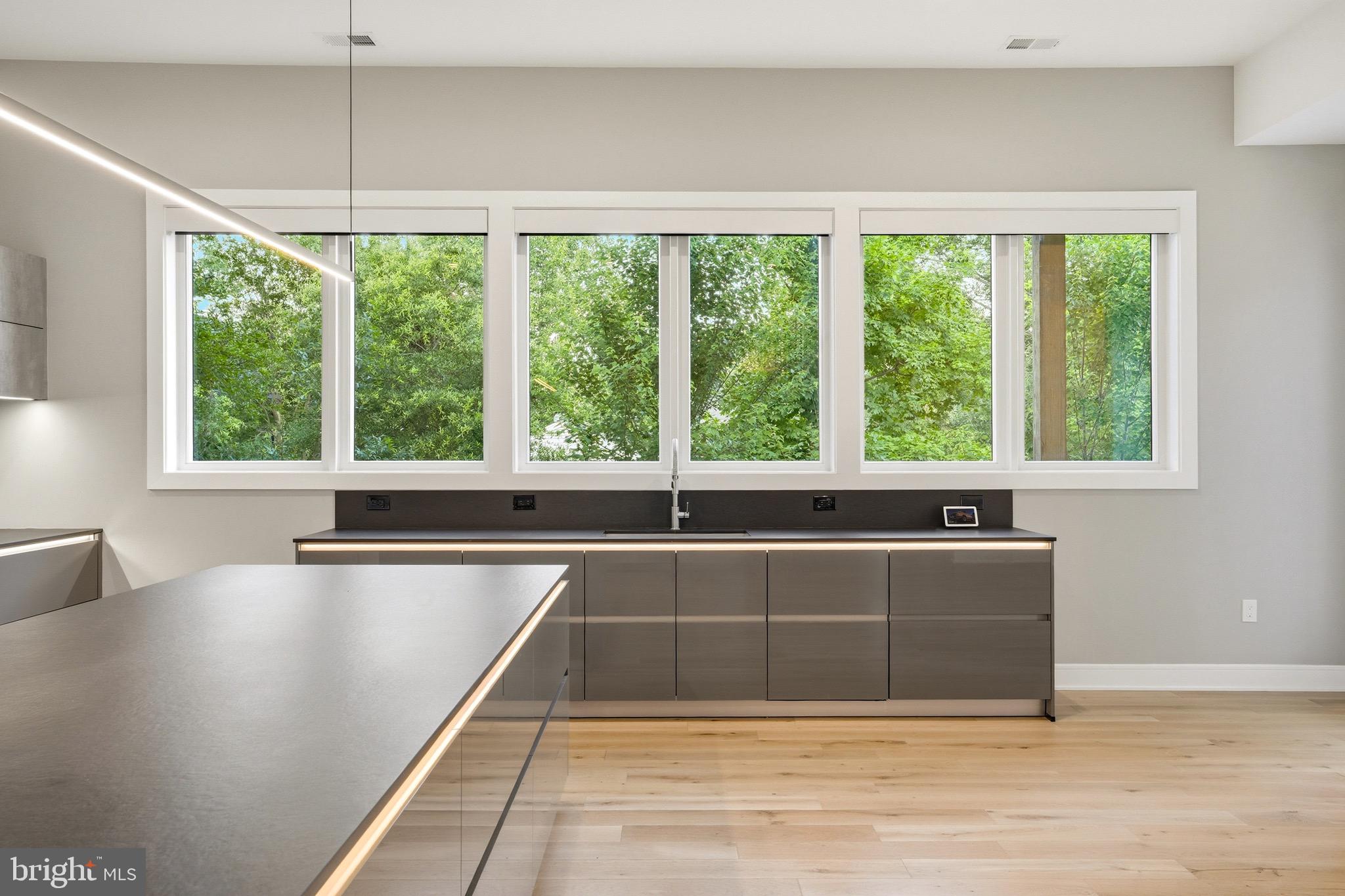 BROYHILLS MCLEAN ESTATES - Residential