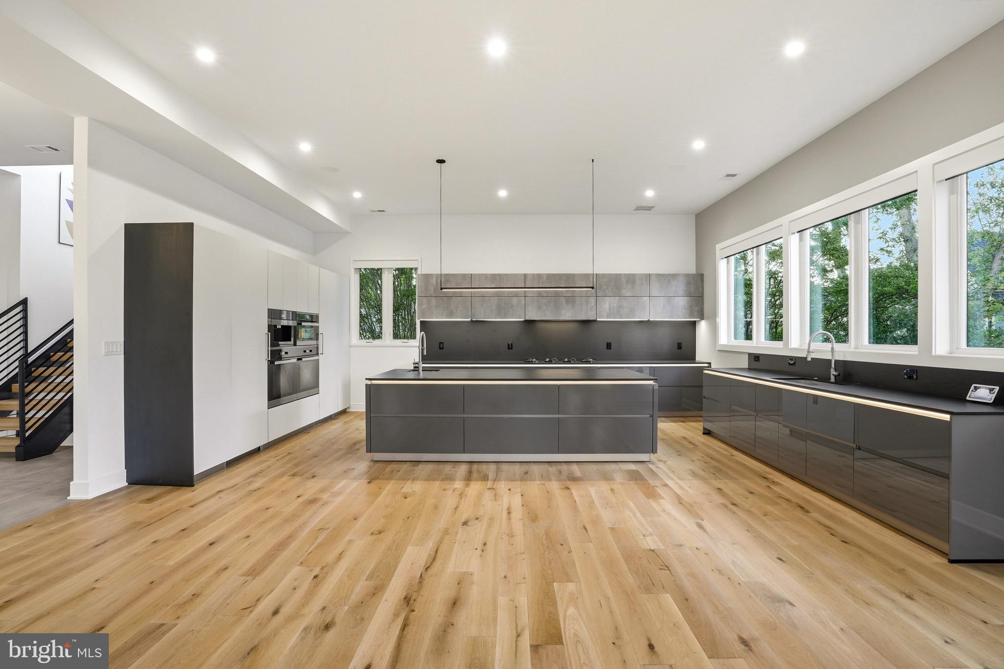 BROYHILLS MCLEAN ESTATES - Residential