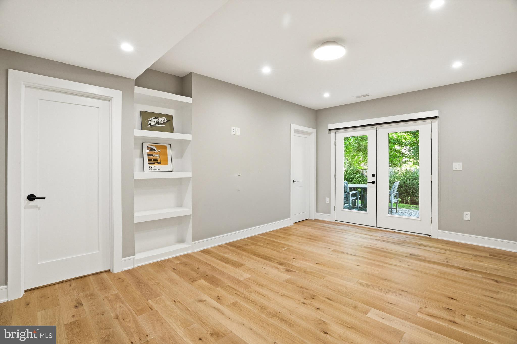 BROYHILLS MCLEAN ESTATES - Residential