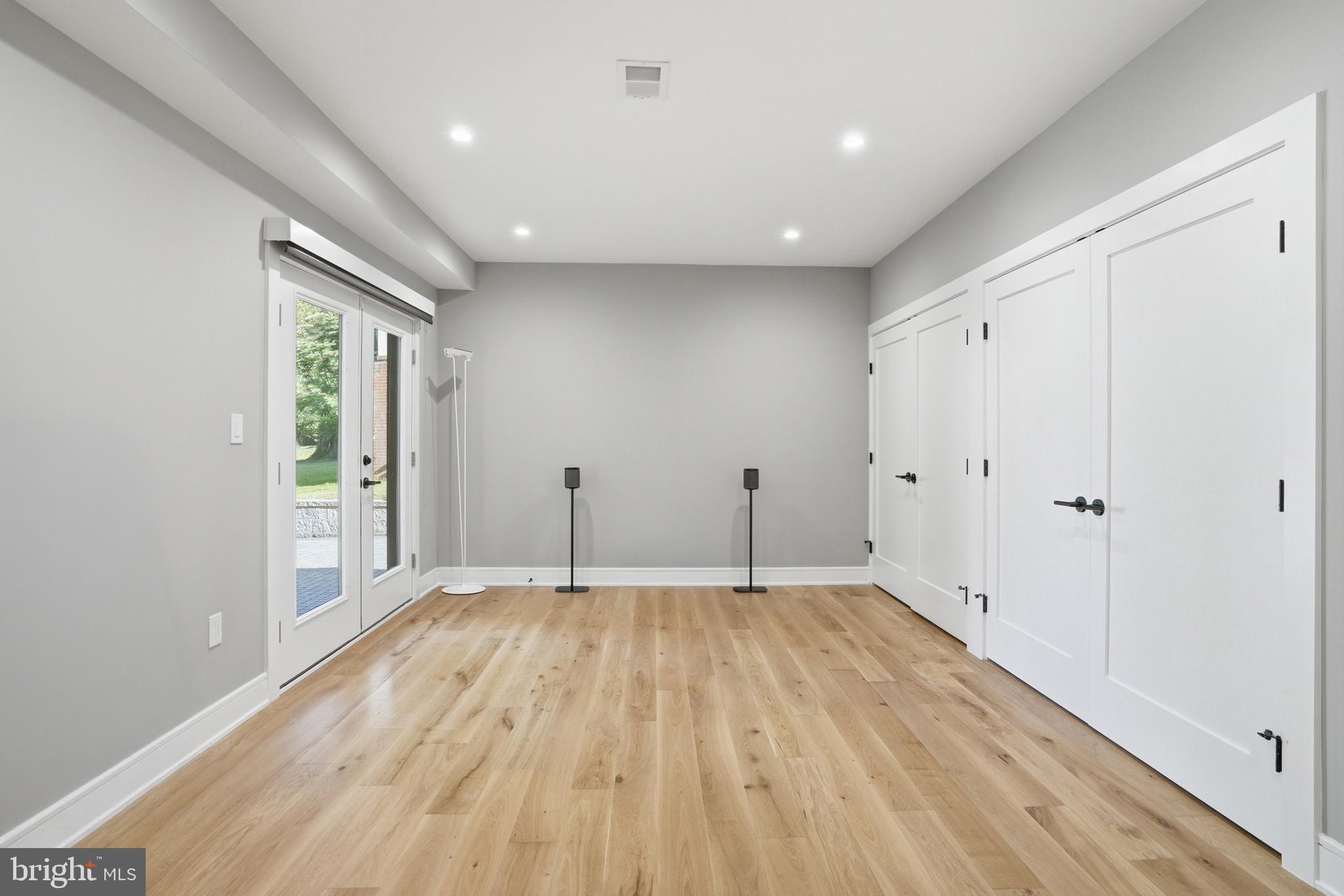 BROYHILLS MCLEAN ESTATES - Residential
