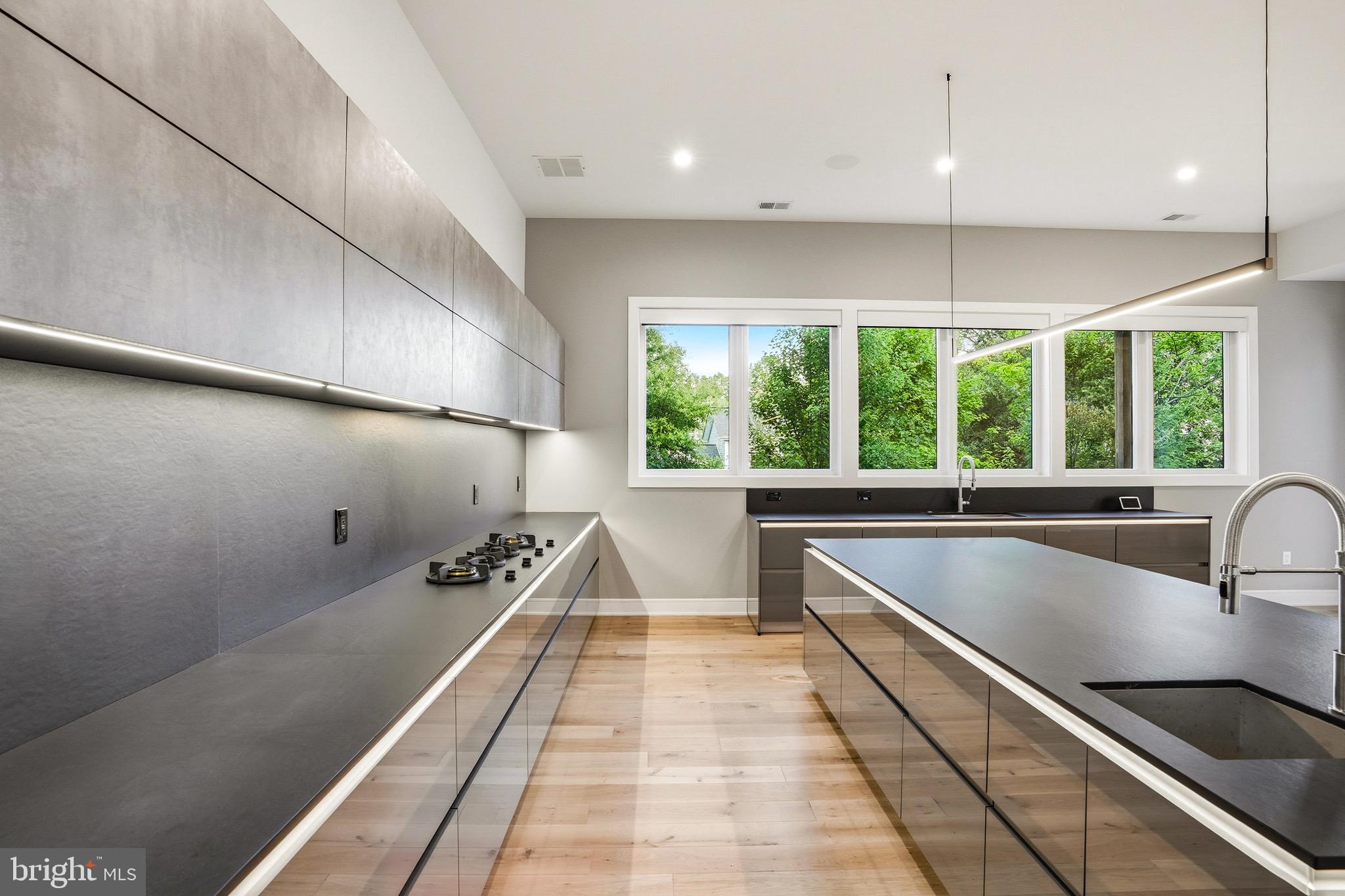 BROYHILLS MCLEAN ESTATES - Residential