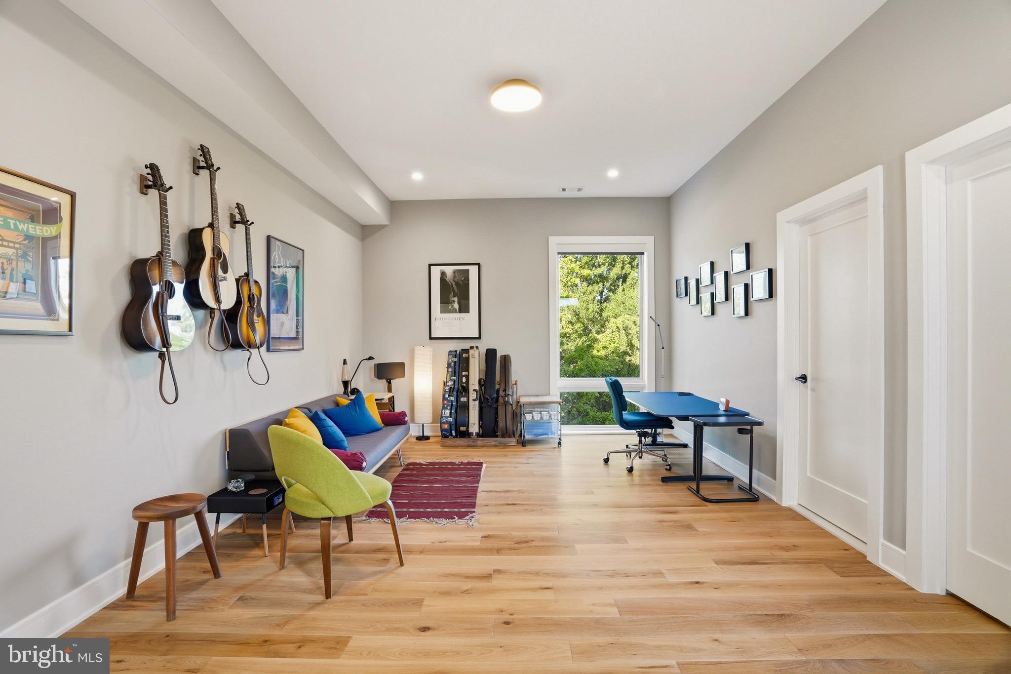 BROYHILLS MCLEAN ESTATES - Residential