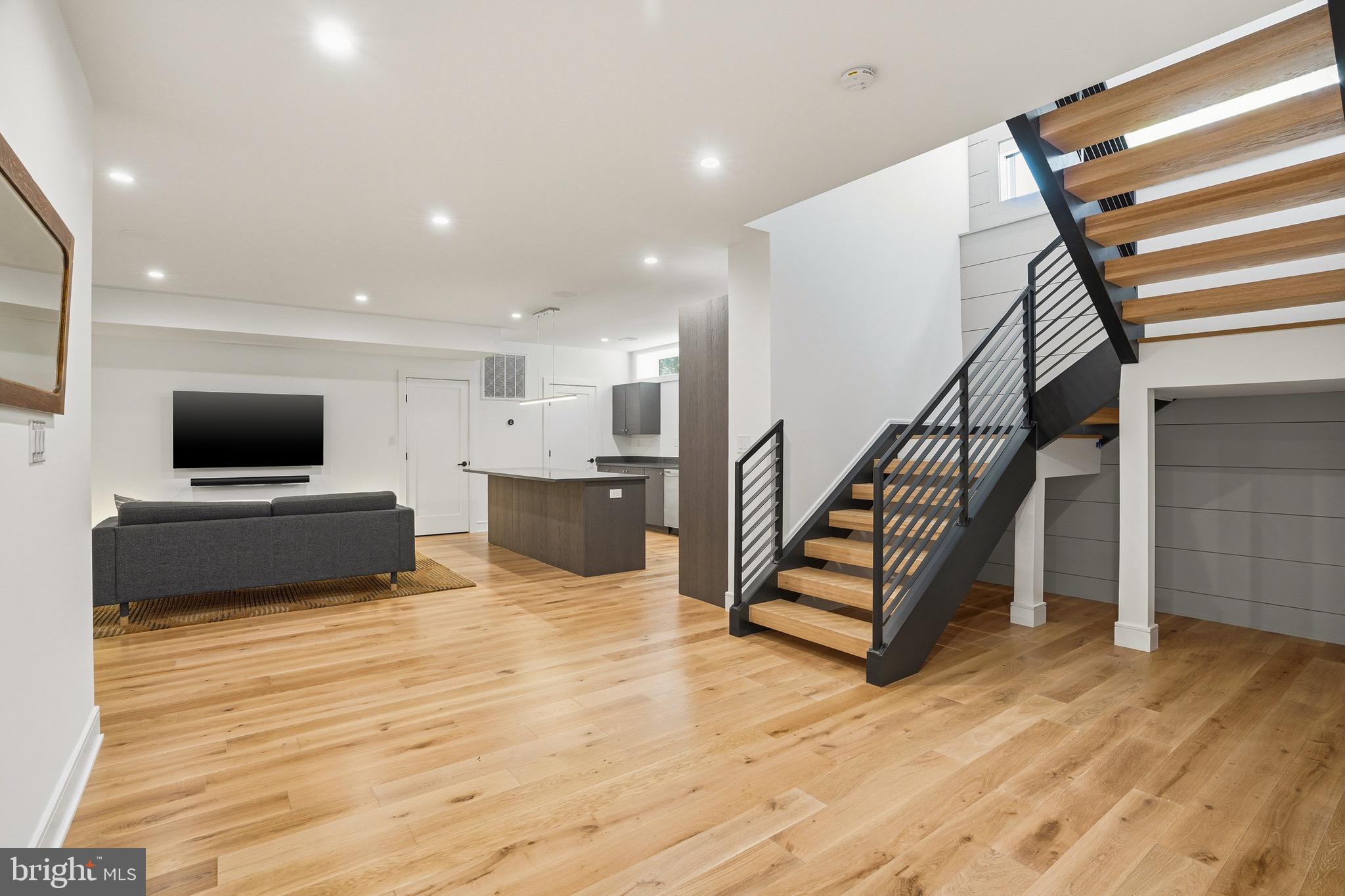 BROYHILLS MCLEAN ESTATES - Residential