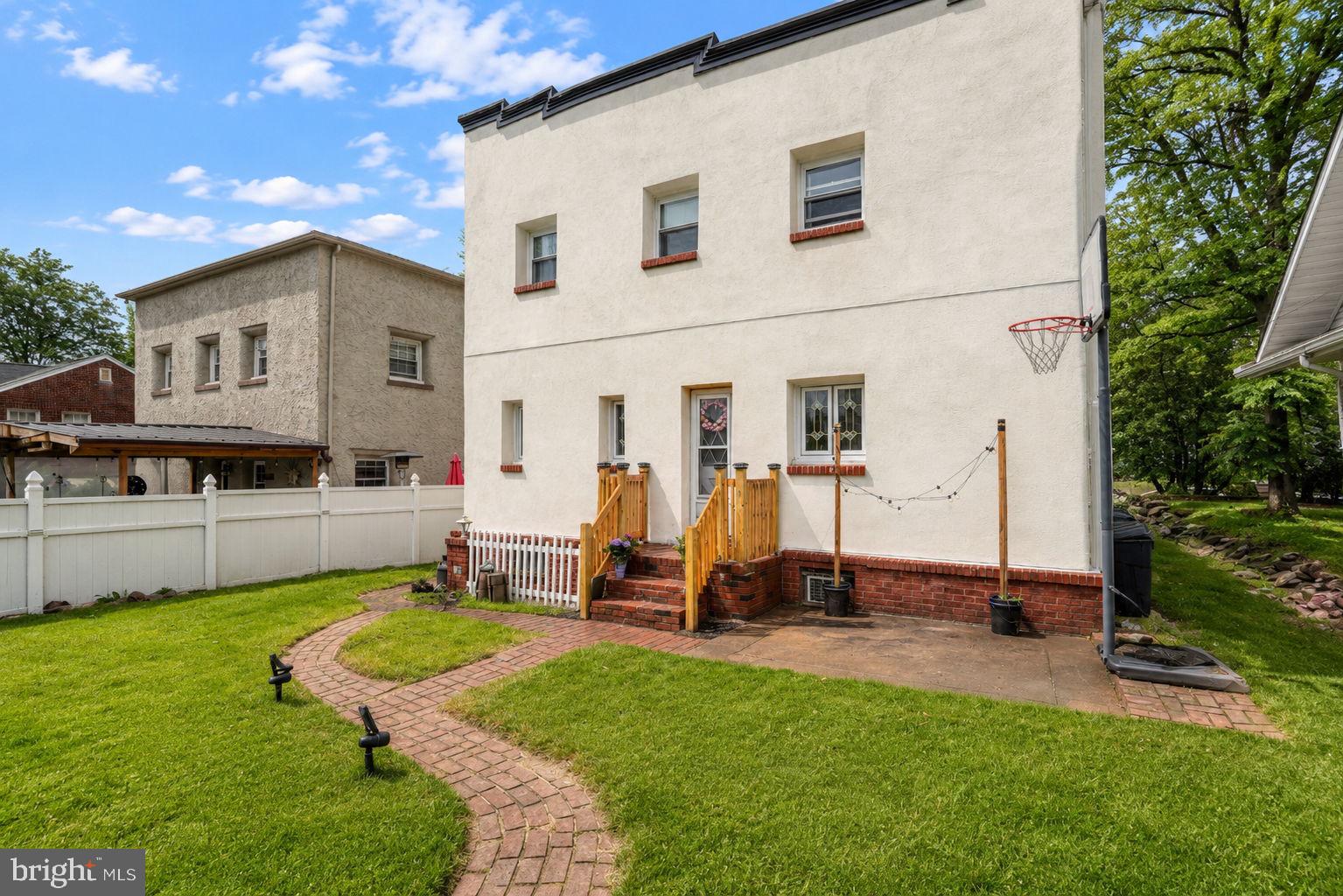 FOX CHASE - Residential