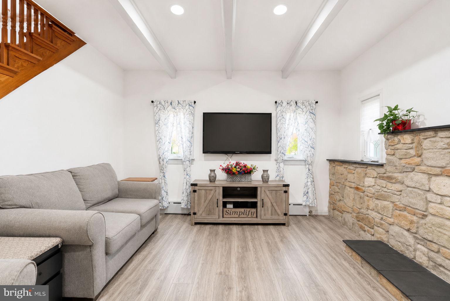 FOX CHASE - Residential