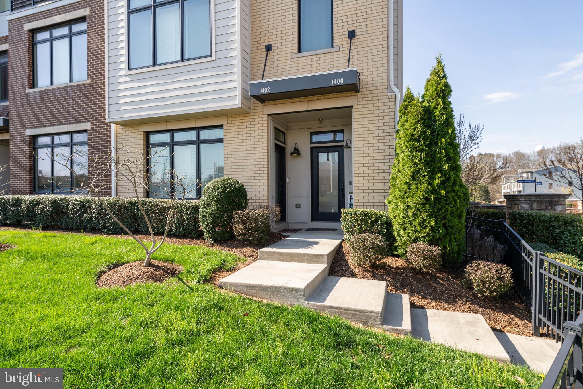 LOFTS AT VILLAGE WALK - Residential