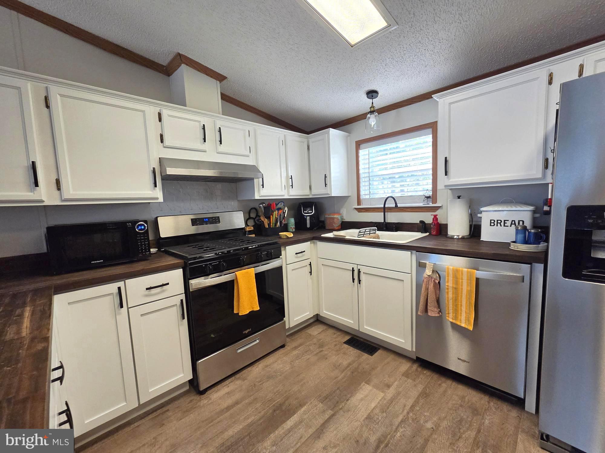HEBRON WOODS - Residential