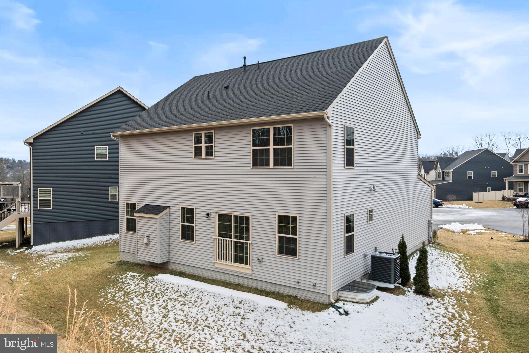 LAKE LINGANORE - Residential