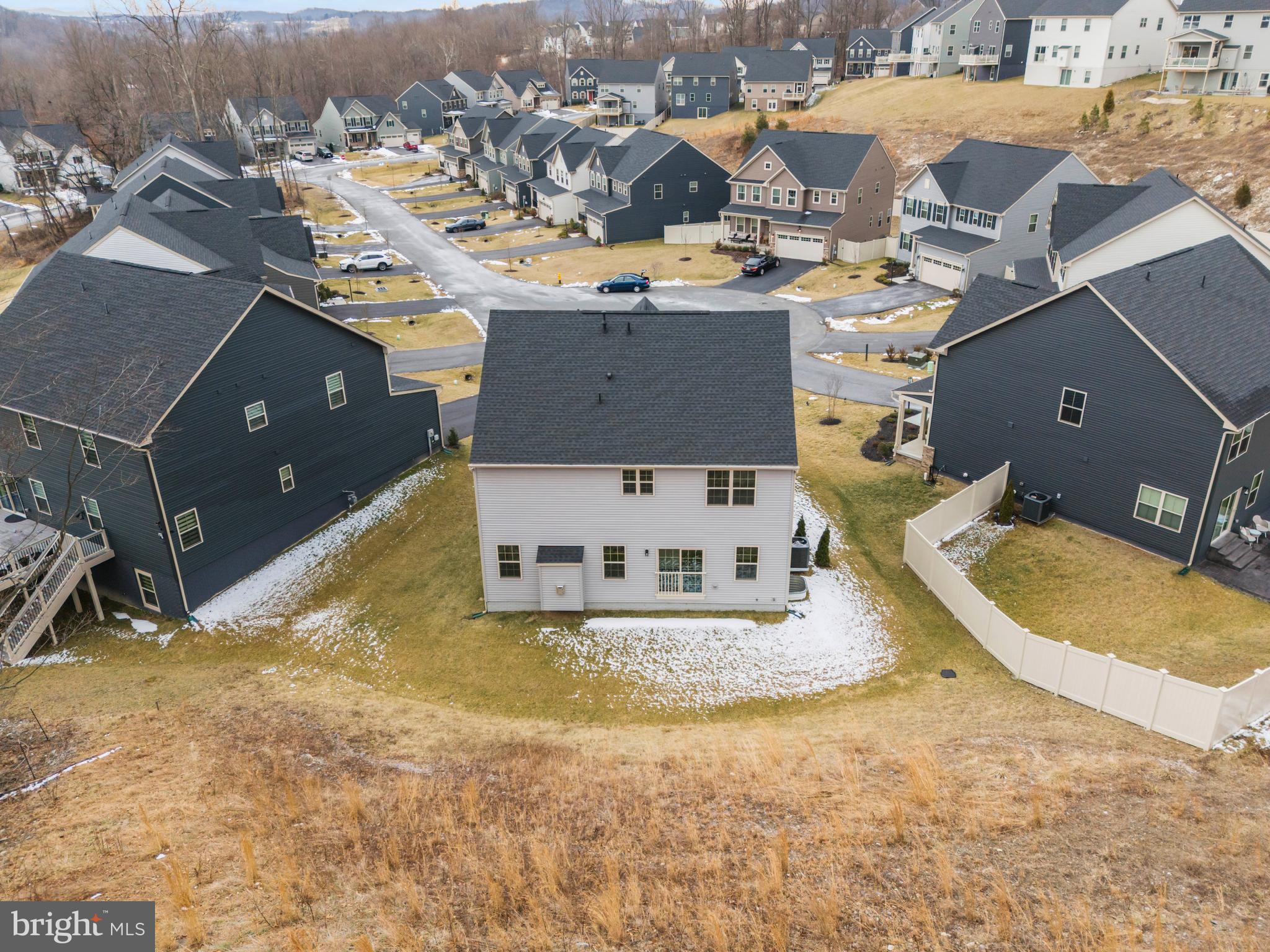 LAKE LINGANORE - Residential