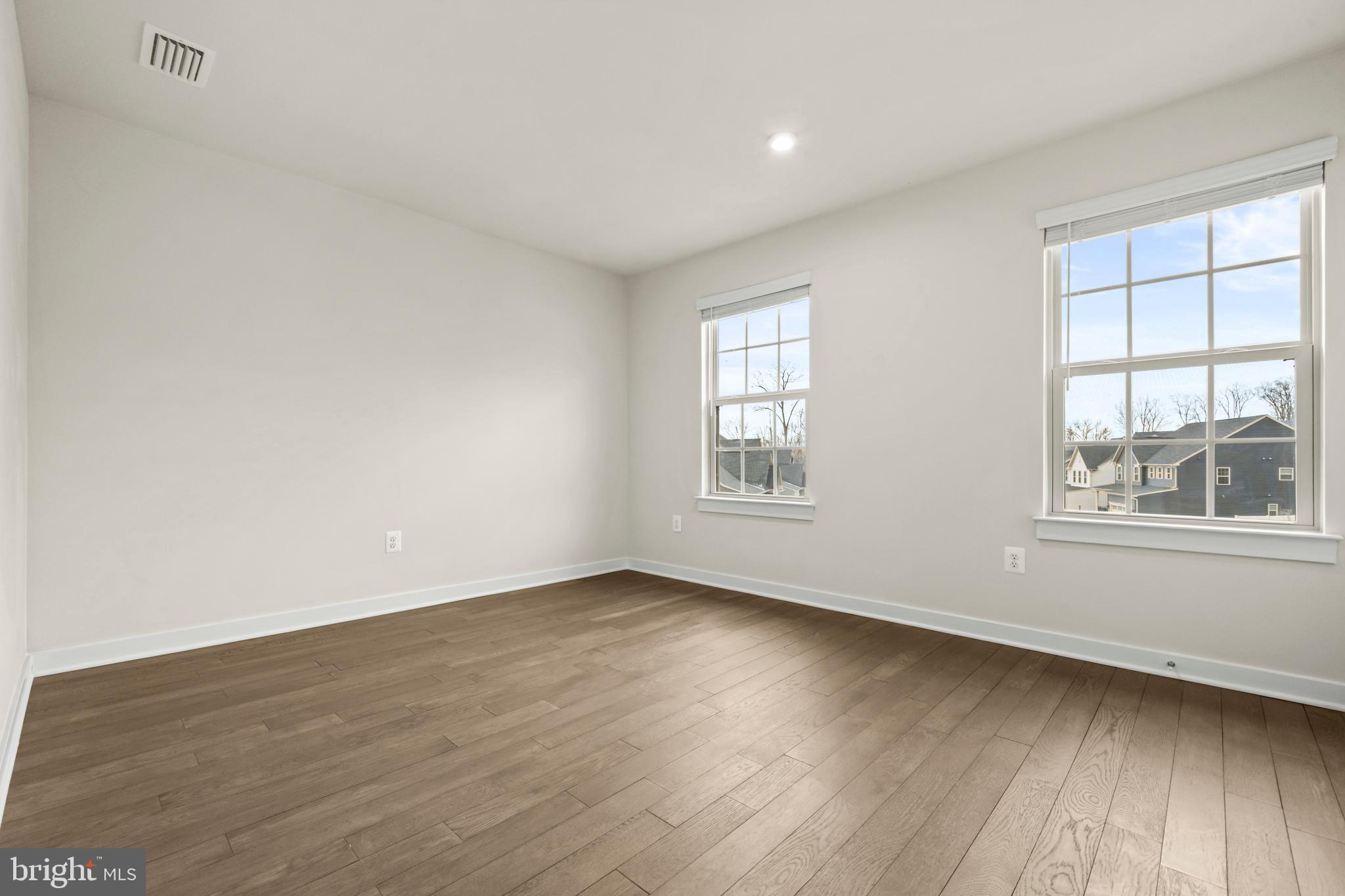 LAKE LINGANORE - Residential