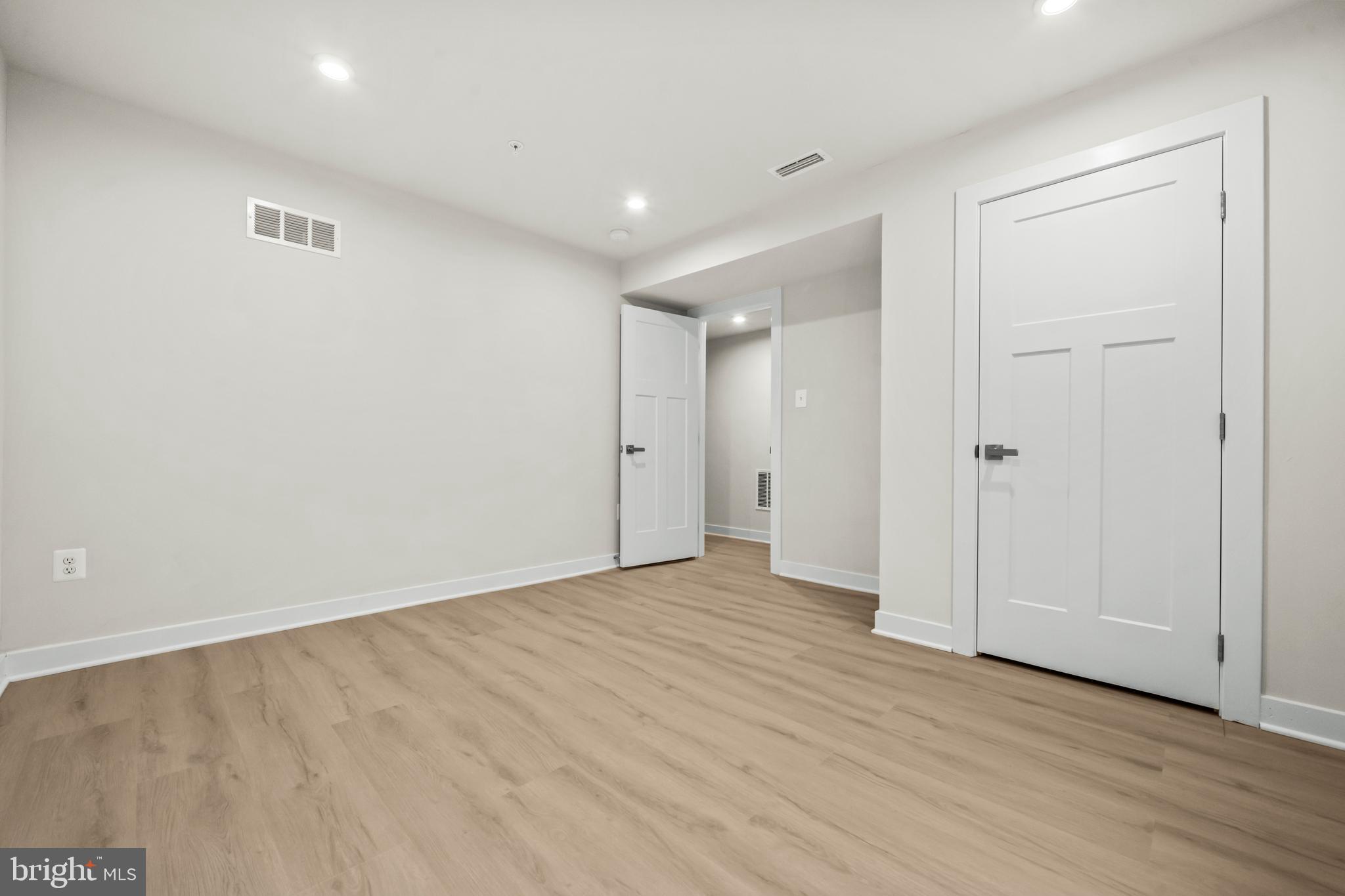 LAKE LINGANORE - Residential