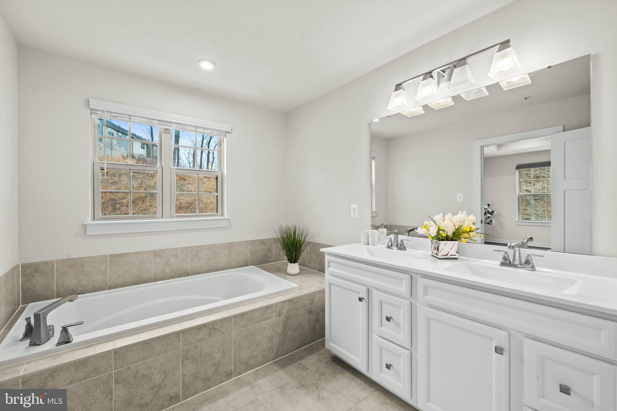 LAKE LINGANORE - Residential