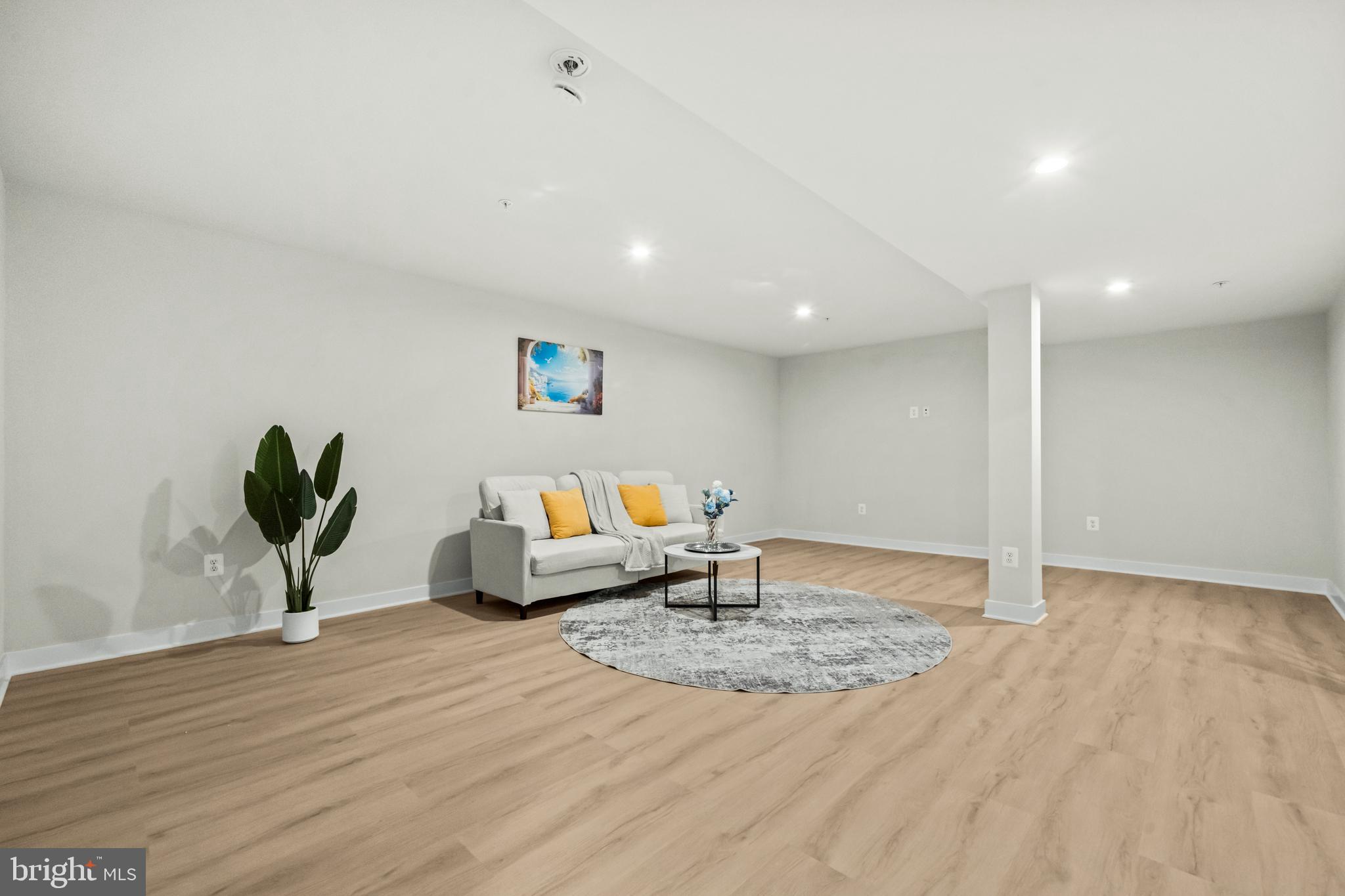 LAKE LINGANORE - Residential
