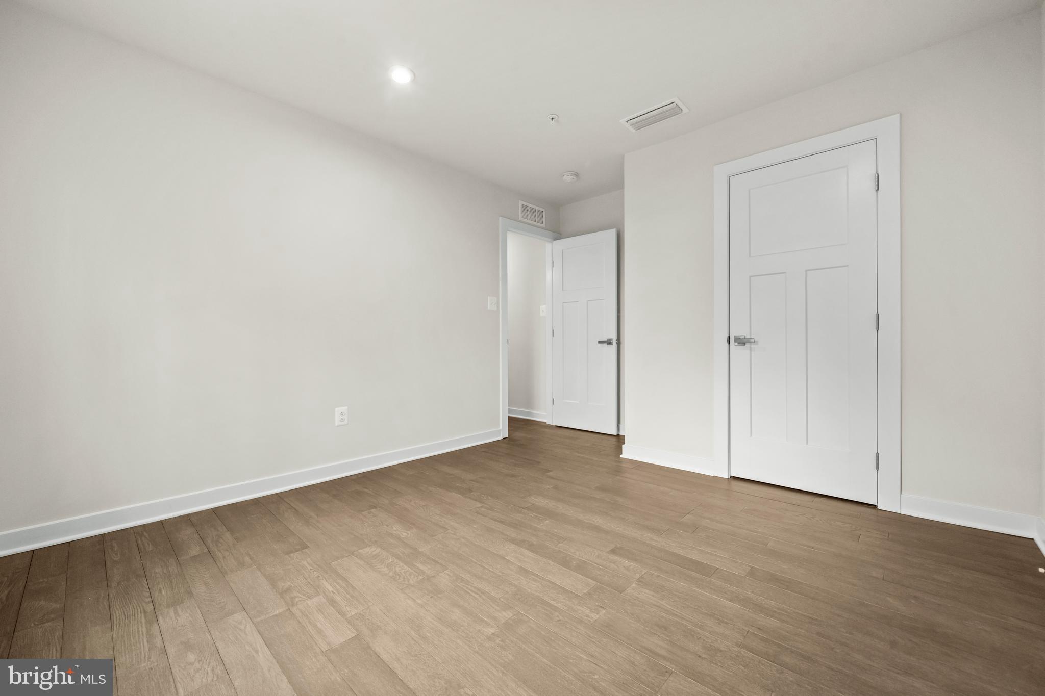 LAKE LINGANORE - Residential