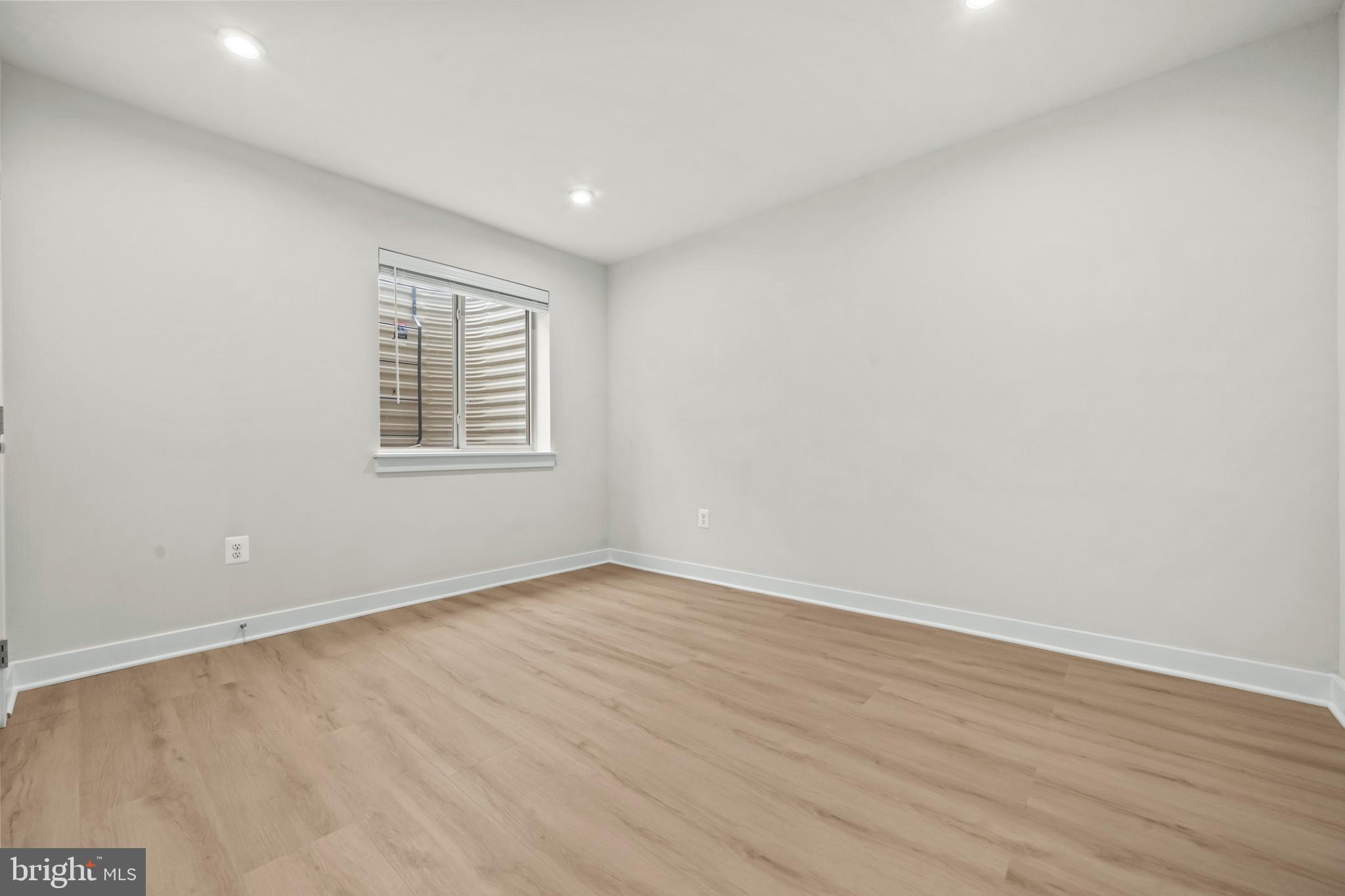 LAKE LINGANORE - Residential