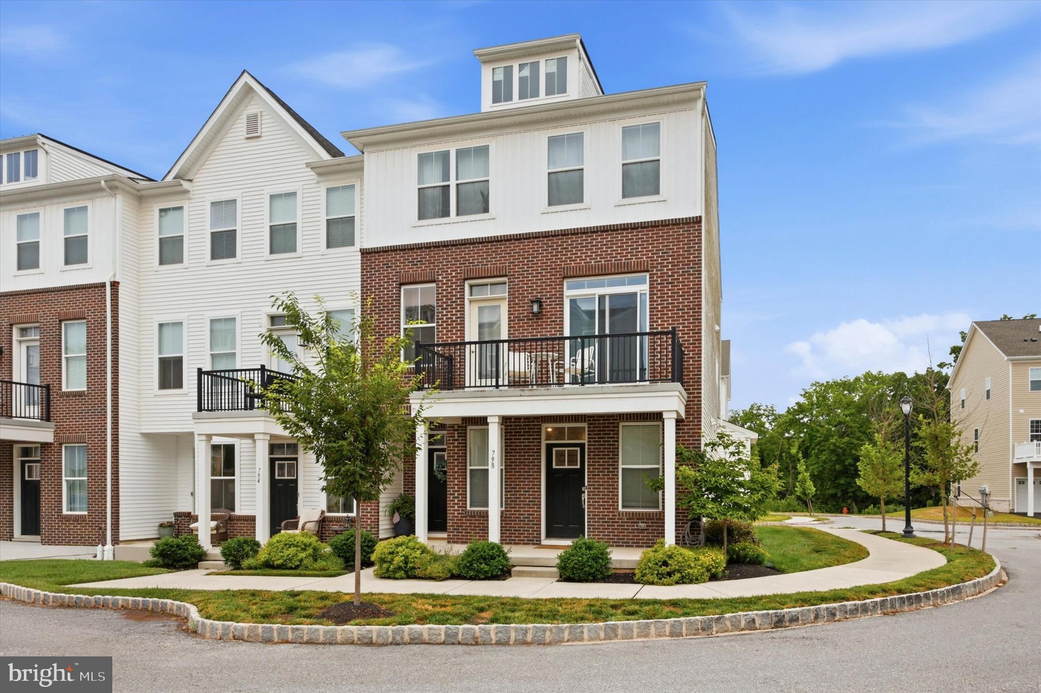 STEELPOINTE - Residential