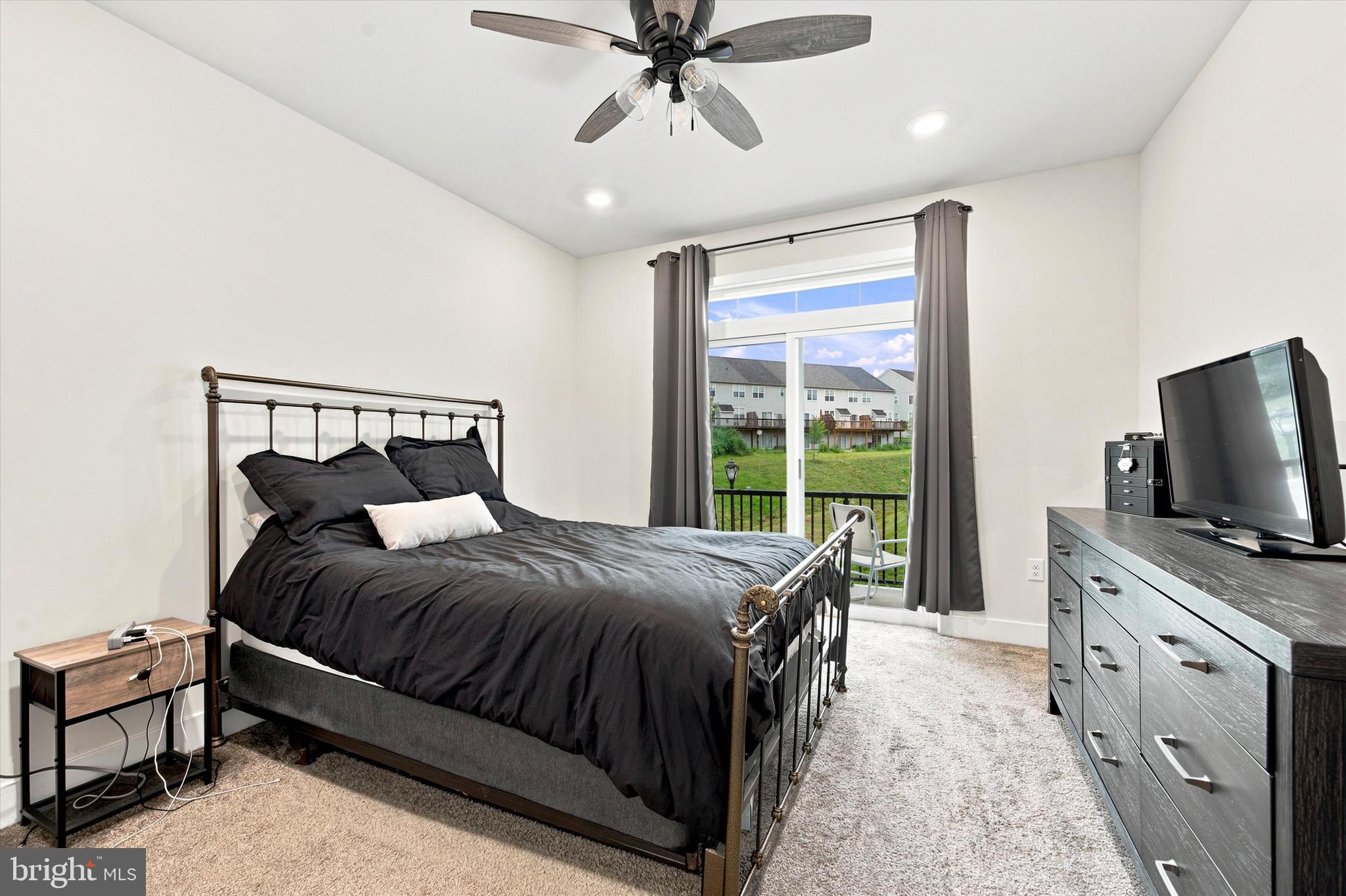 STEELPOINTE - Residential