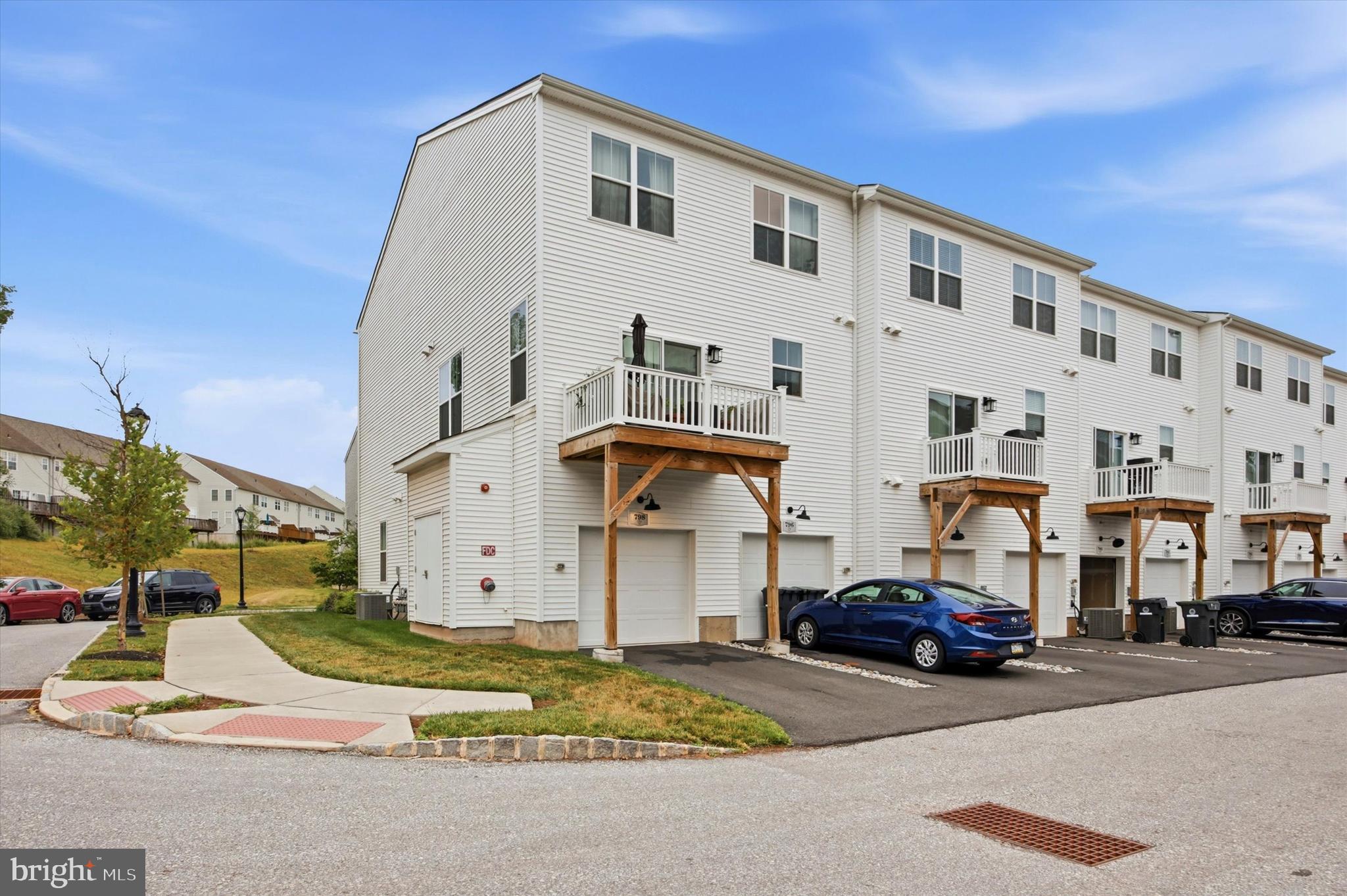 STEELPOINTE - Residential