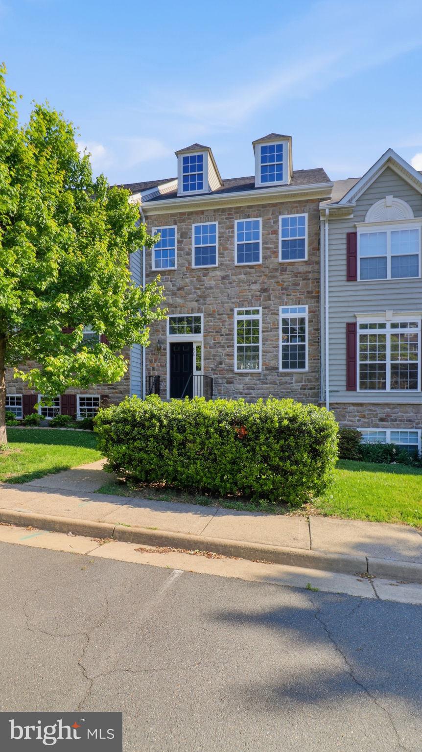 TOWNES OF BRANBURY GLEN - Residential
