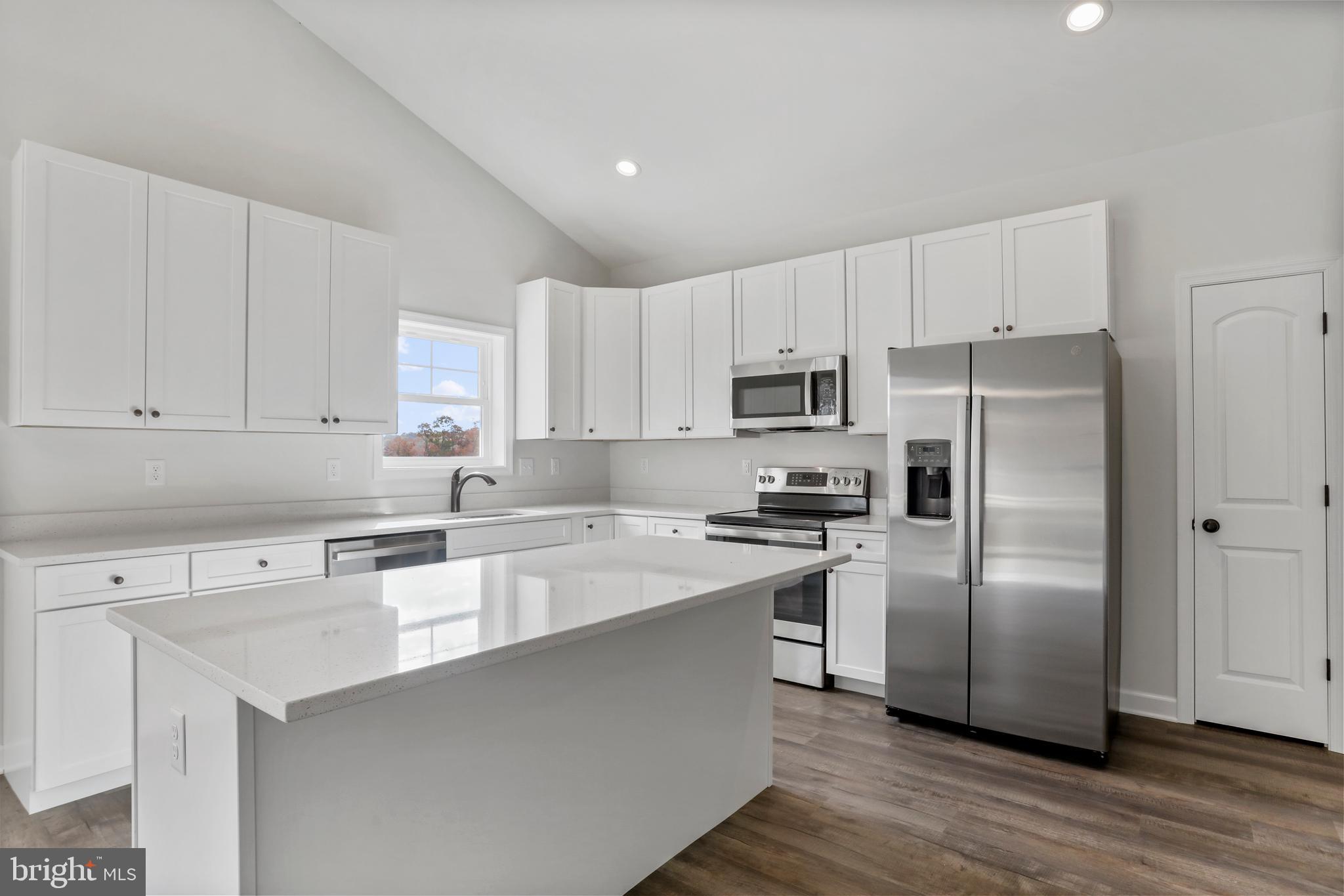 MIDDLE CREEK VISTAS - Residential