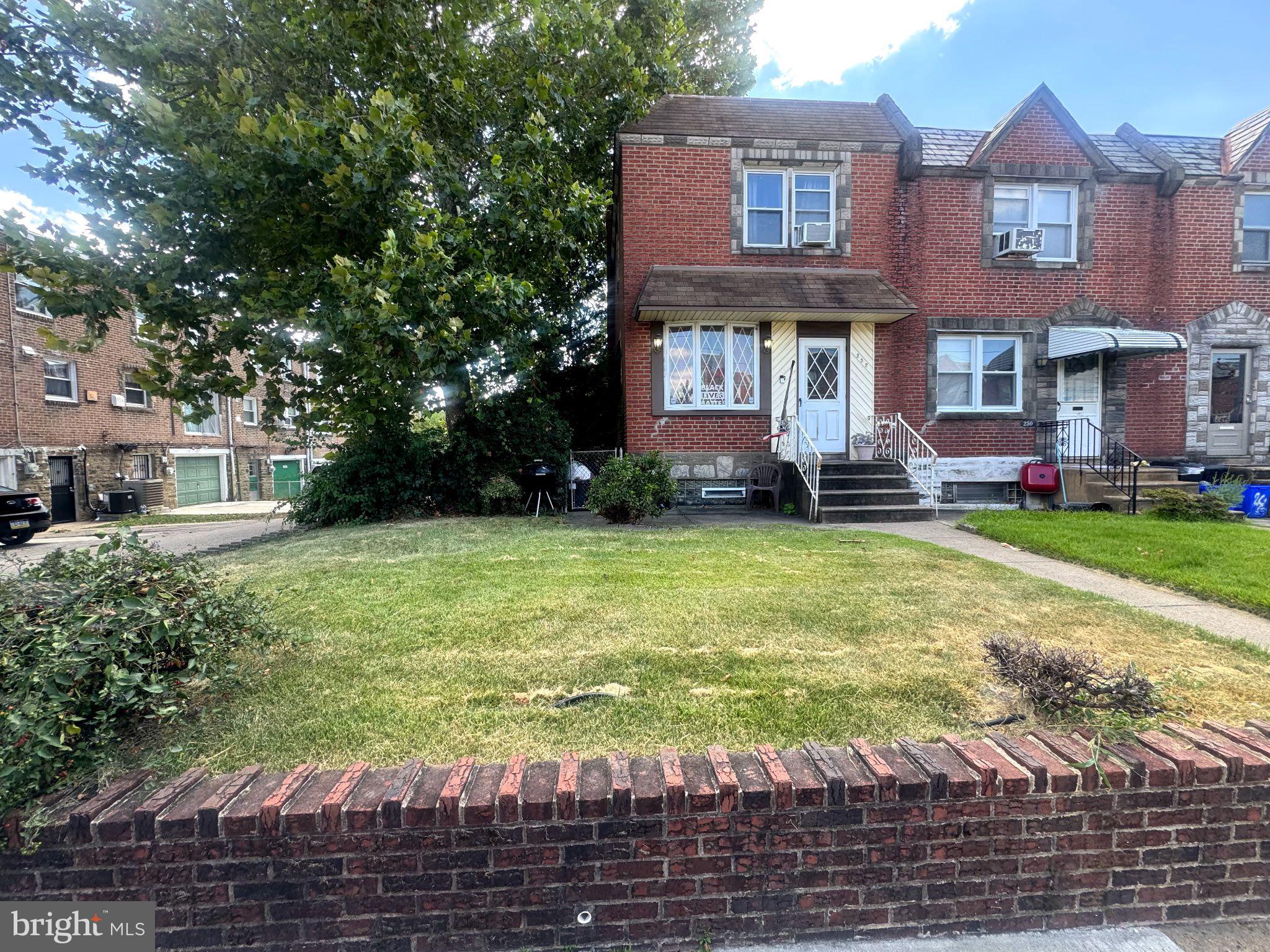 LAWNCREST - Residential