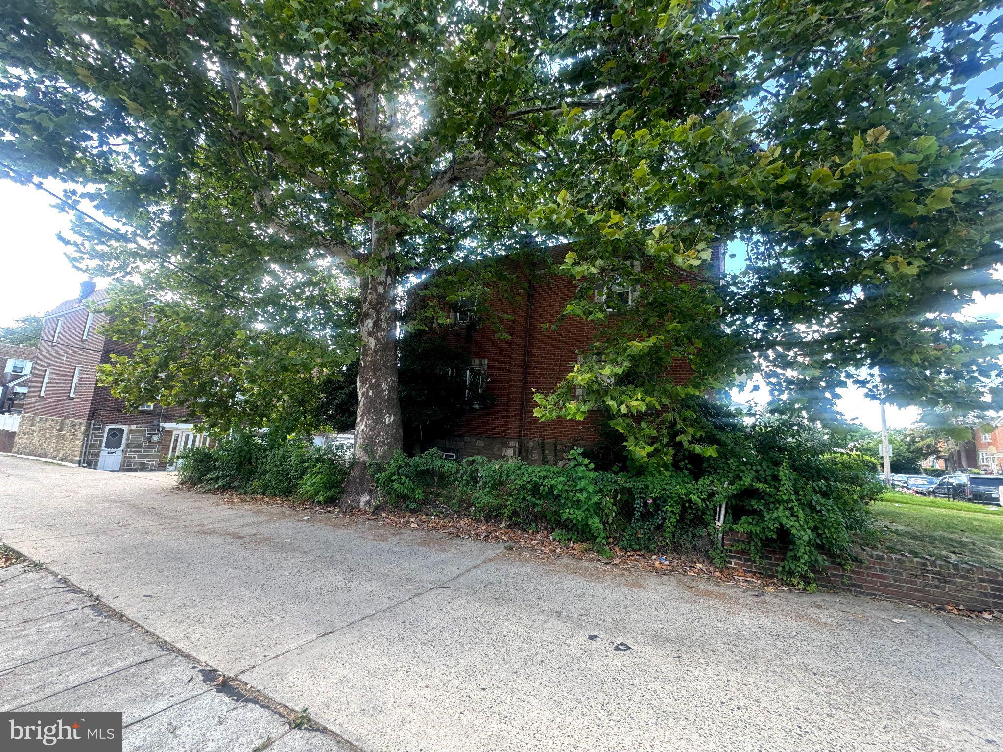 LAWNCREST - Residential