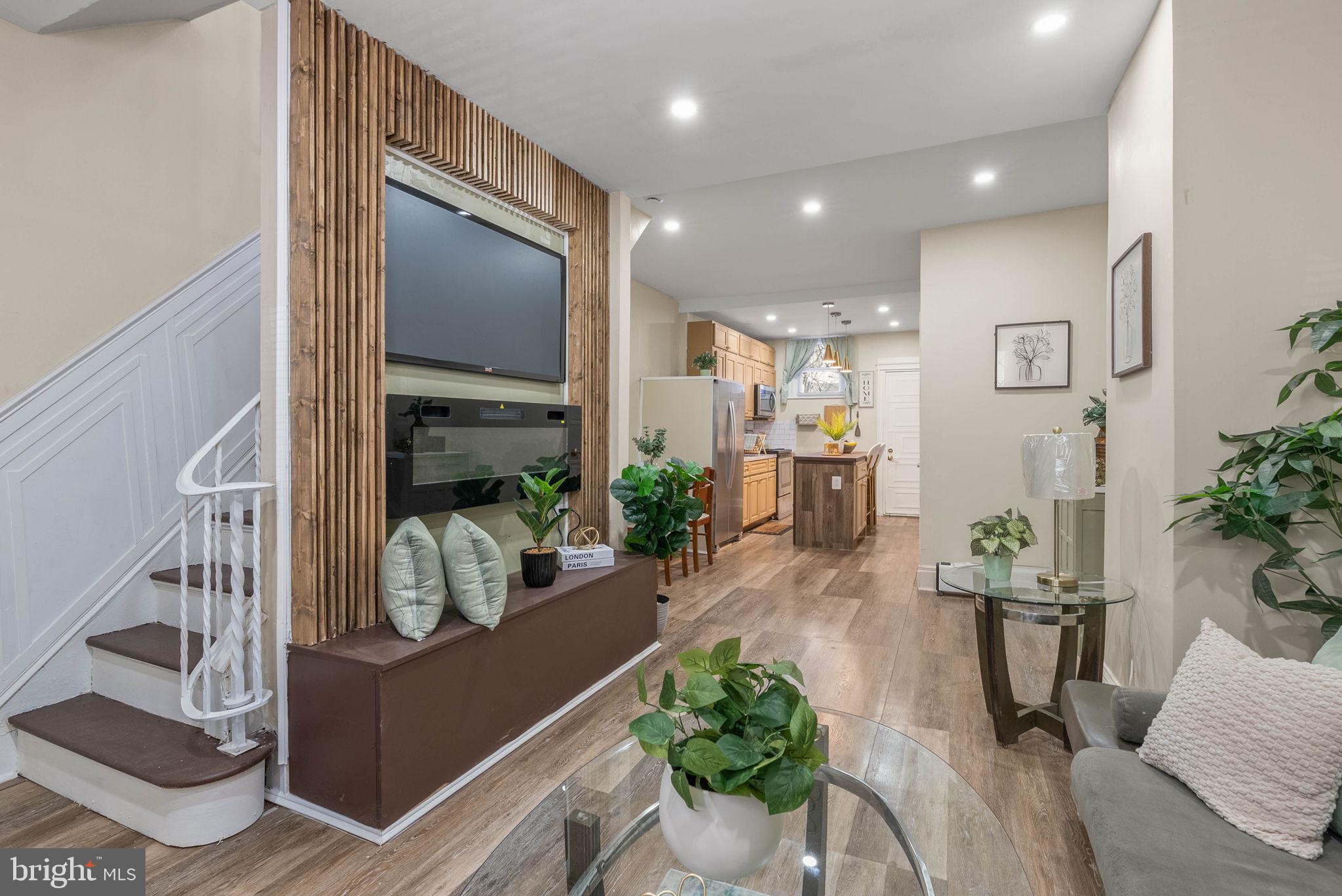 STRAWBERRY MANSION - Residential