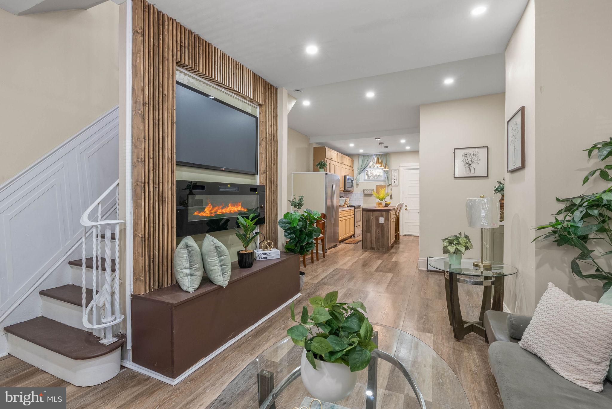 STRAWBERRY MANSION - Residential